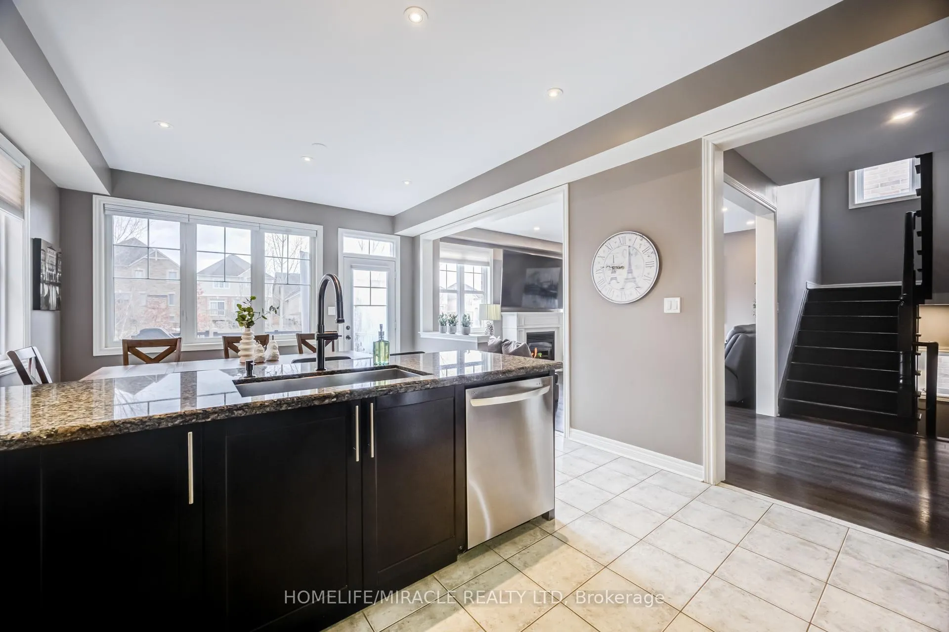 Photo 15 of 29 Mason Drive, New Tecumseth, Alliston — HOMEH