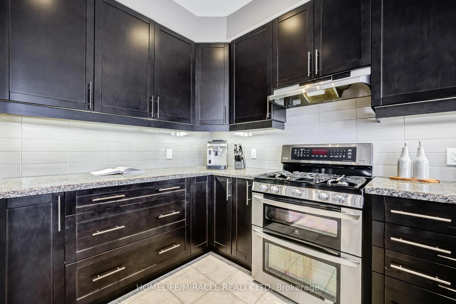 Photo 16 of 29 Mason Drive, New Tecumseth, Alliston — HOMEH