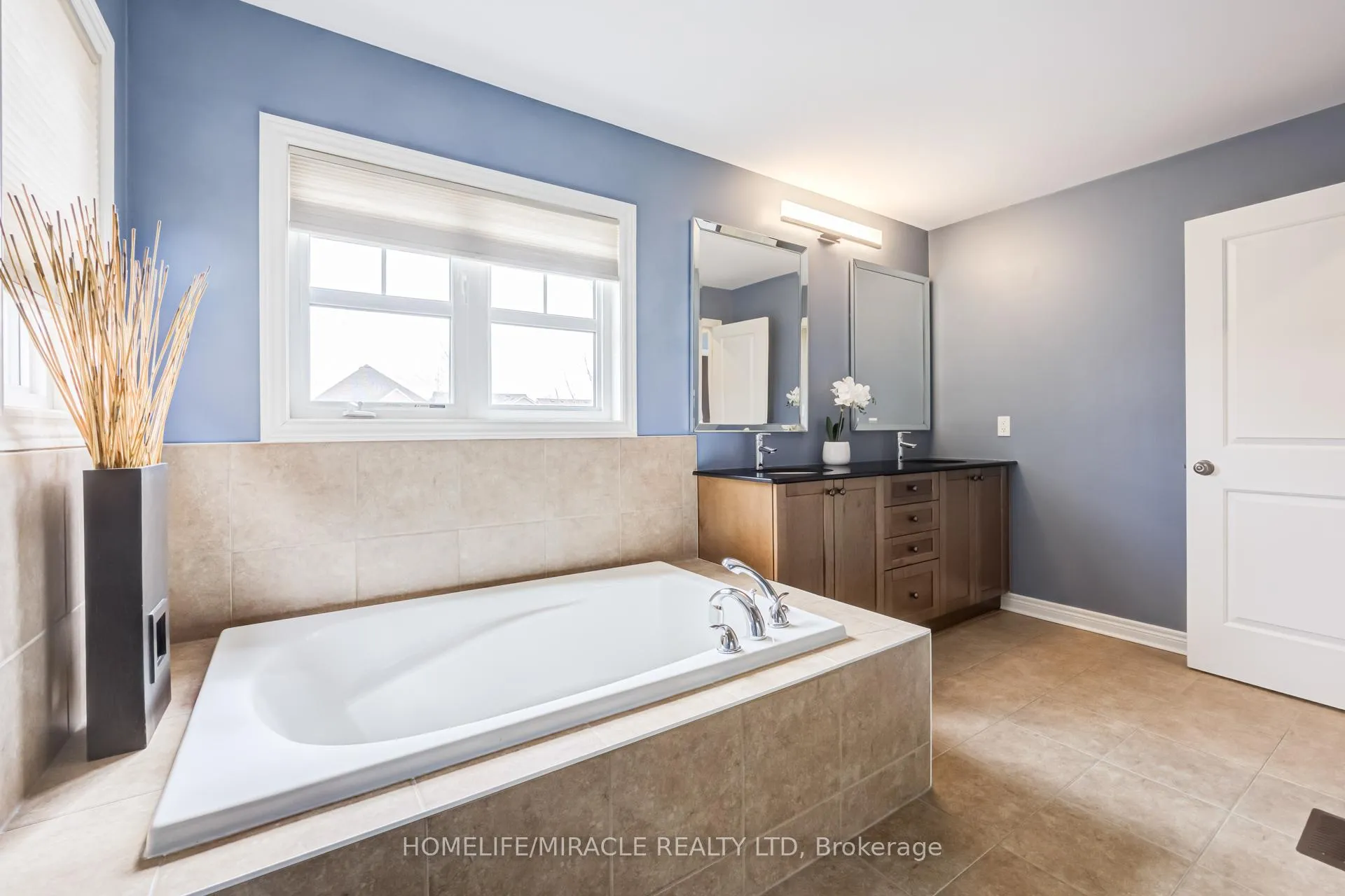 Photo 23 of 29 Mason Drive, New Tecumseth, Alliston — HOMEH