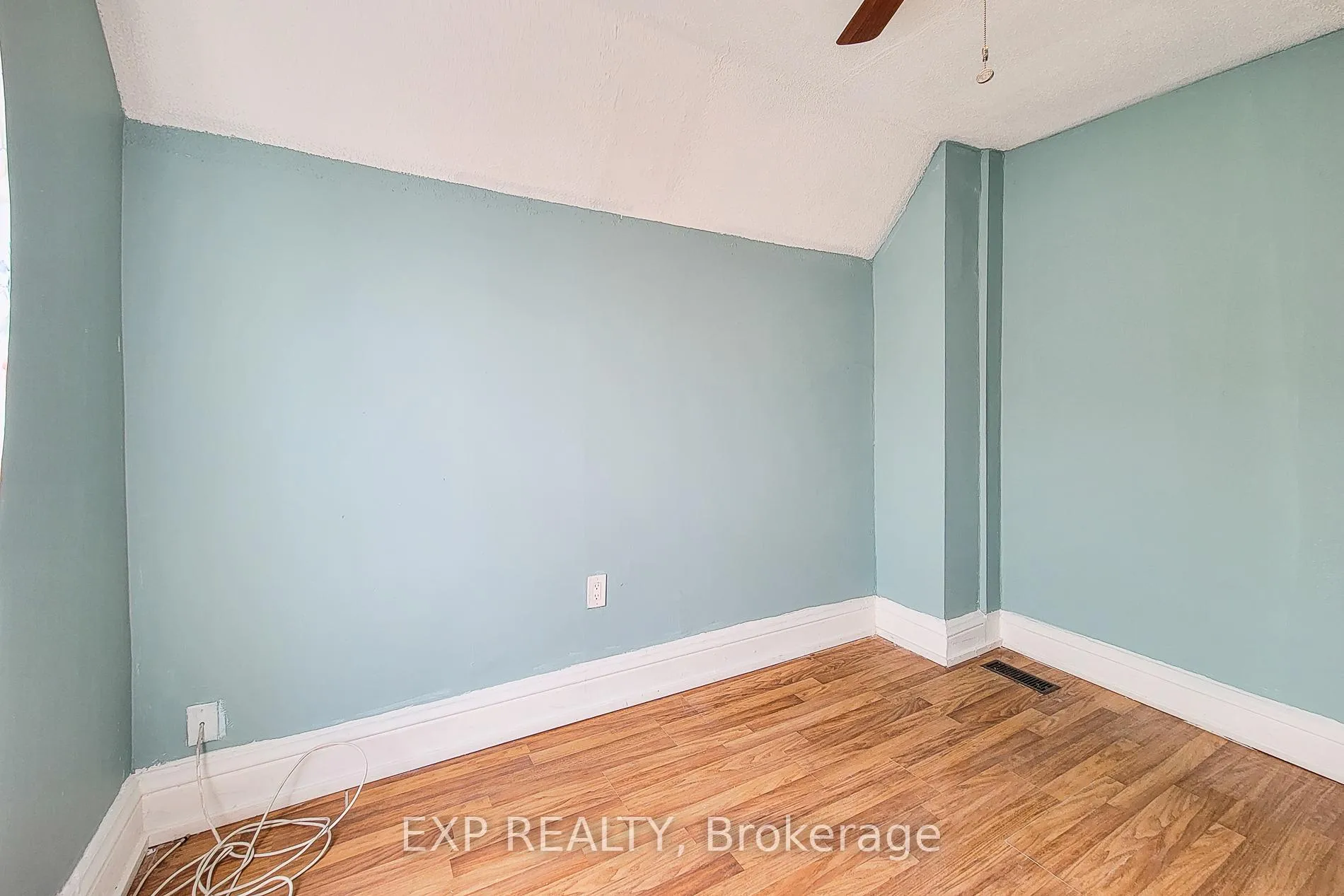 Photo 16 of 204 Sherman Avenue N, Hamilton, Stipley — HOMEH