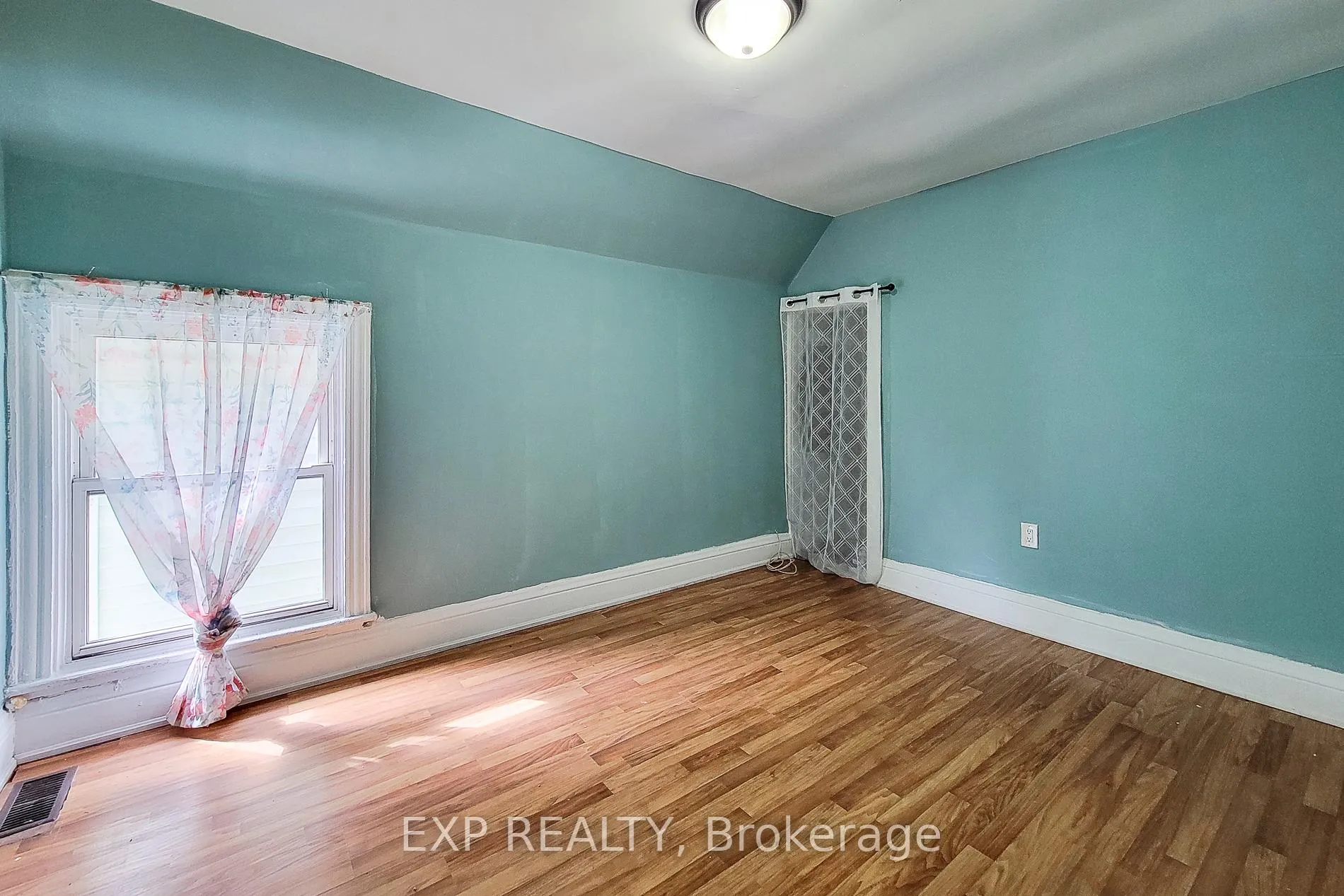 Photo 19 of 204 Sherman Avenue N, Hamilton, Stipley — HOMEH