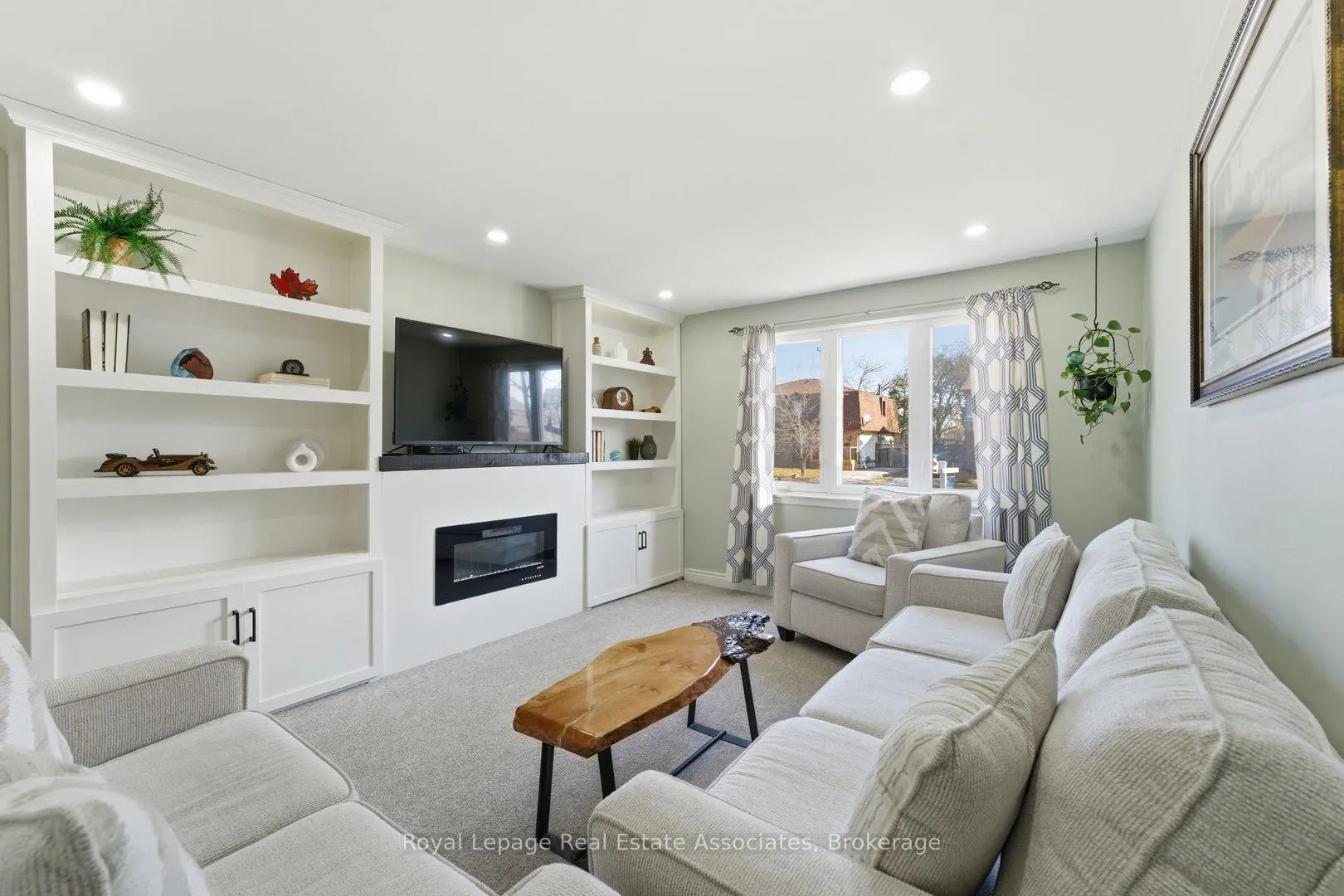 Photo 2 of 2333 Melissa Crescent, Burlington, Brant Hills — HOMEH