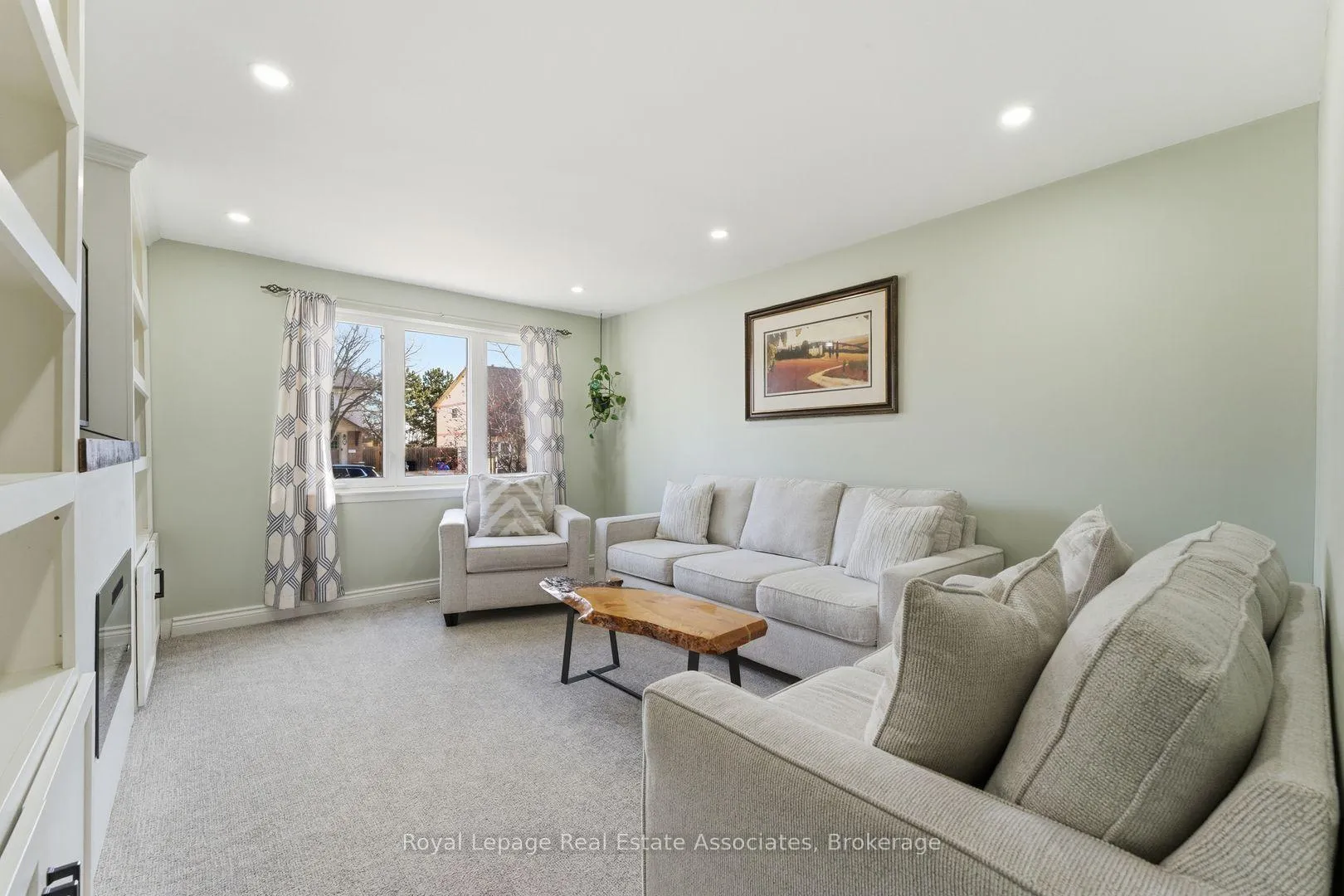 Photo 4 of 2333 Melissa Crescent, Burlington, Brant Hills — HOMEH