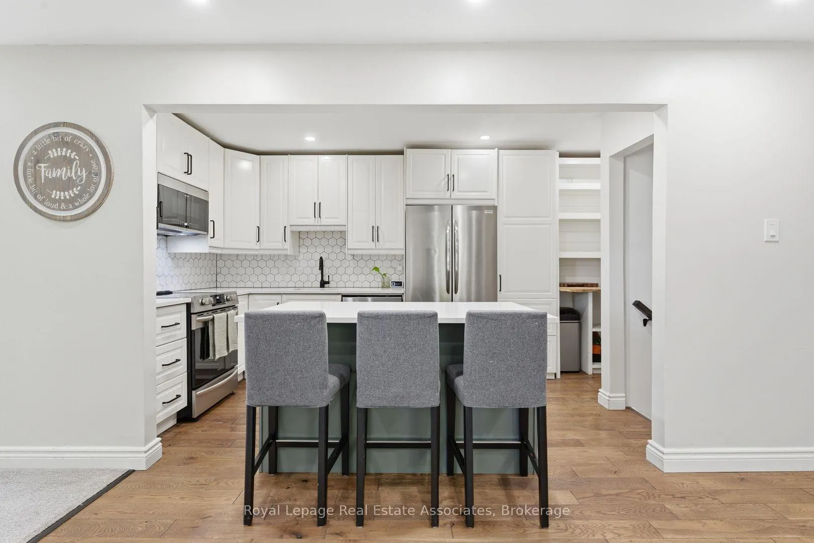 Photo 5 of 2333 Melissa Crescent, Burlington, Brant Hills — HOMEH