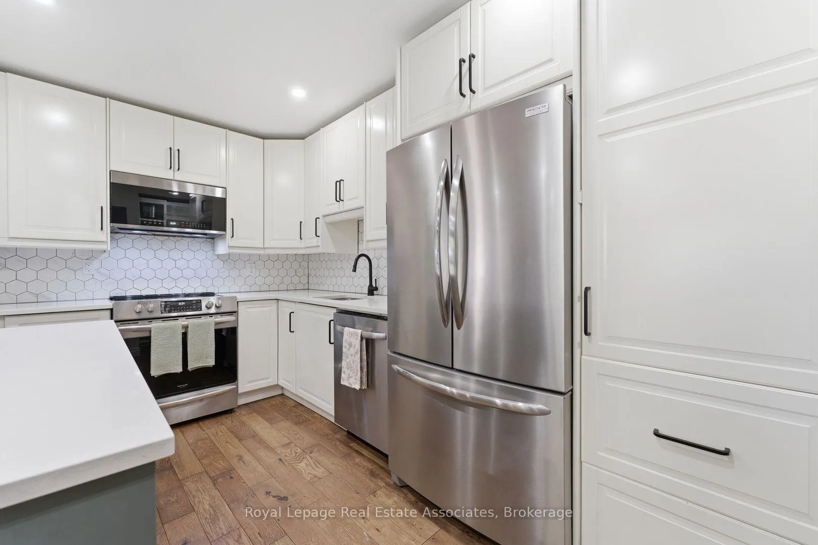 Photo 12 of 2333 Melissa Crescent, Burlington, Brant Hills — HOMEH