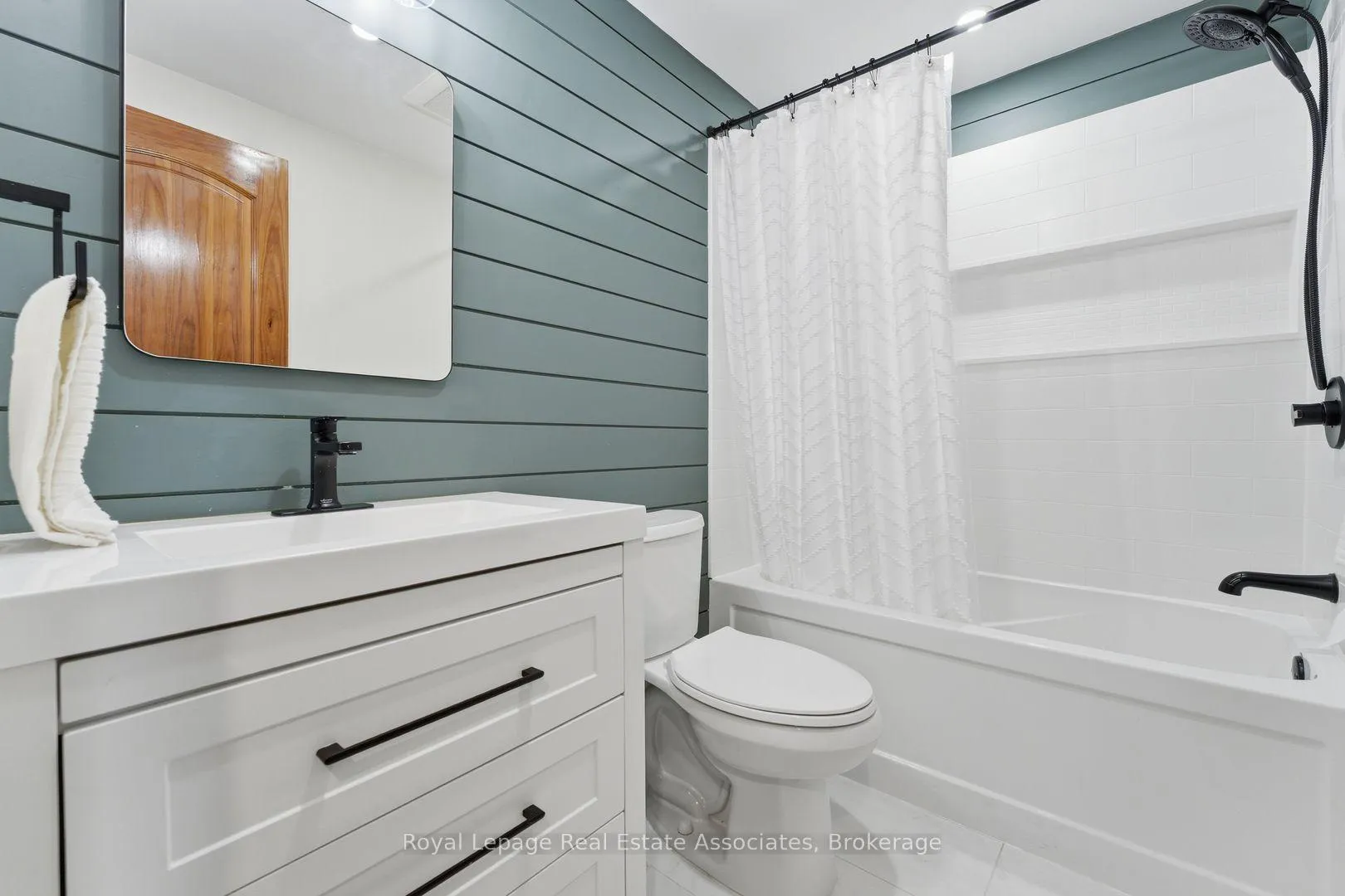 Photo 20 of 2333 Melissa Crescent, Burlington, Brant Hills — HOMEH