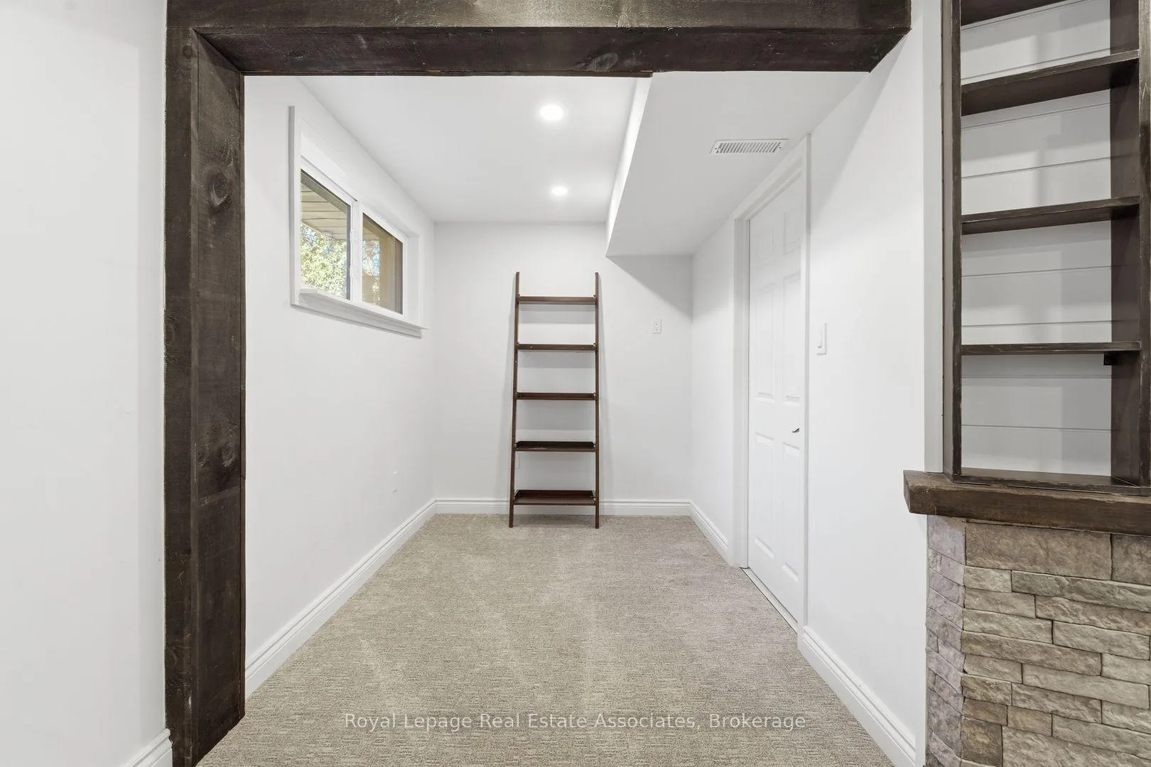 Photo 24 of 2333 Melissa Crescent, Burlington, Brant Hills — HOMEH