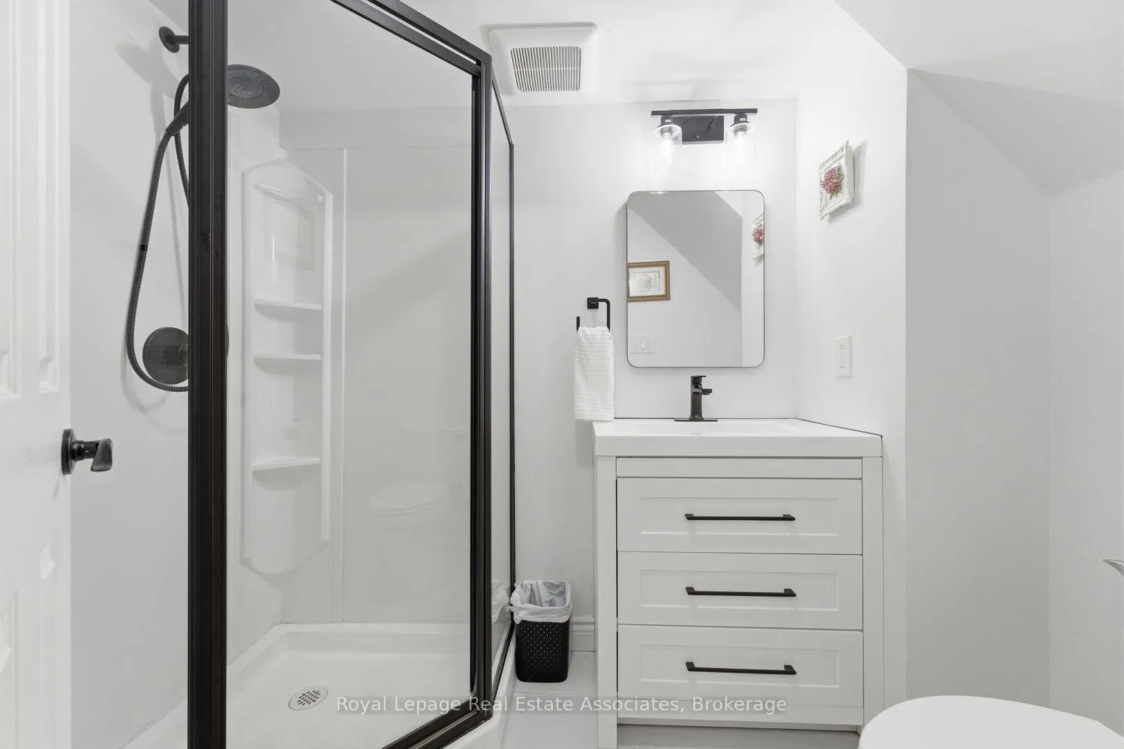 Photo 26 of 2333 Melissa Crescent, Burlington, Brant Hills — HOMEH