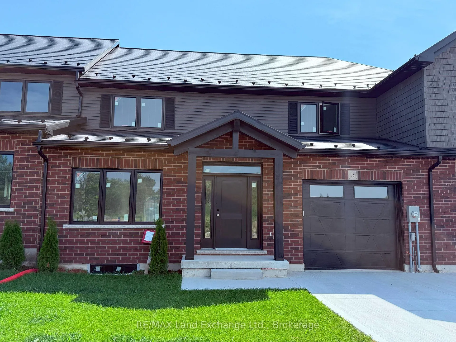 Front of Unit Unit 3, 8 Golf Links Road