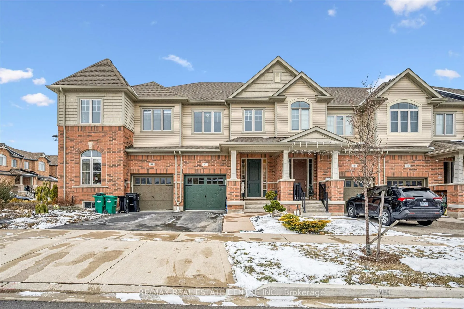 Photo 2 of 42 Stonehill Avenue, Kitchener — HOMEH