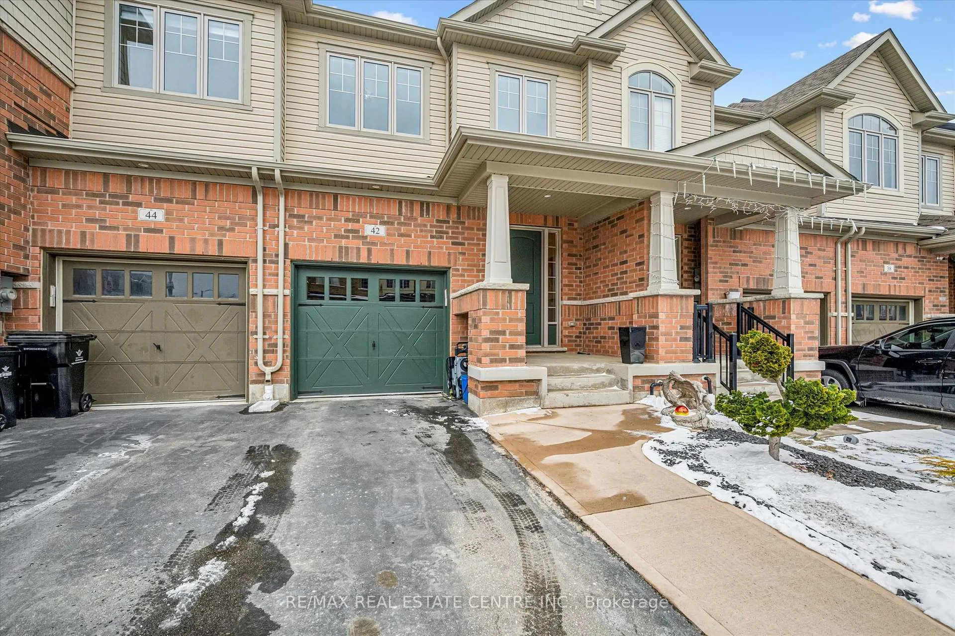 Photo 3 of 42 Stonehill Avenue, Kitchener — HOMEH