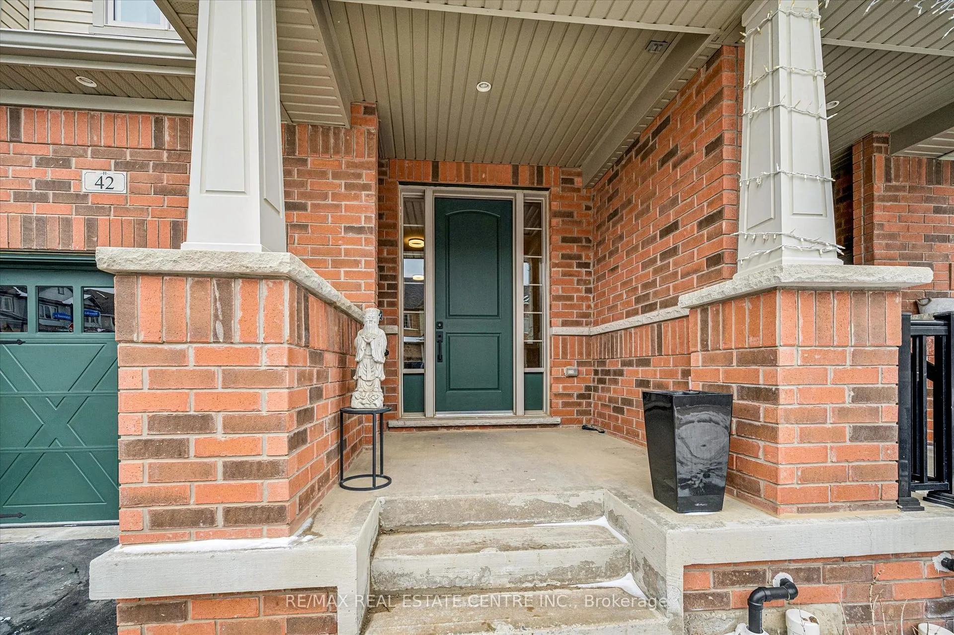 Photo 4 of 42 Stonehill Avenue, Kitchener — HOMEH