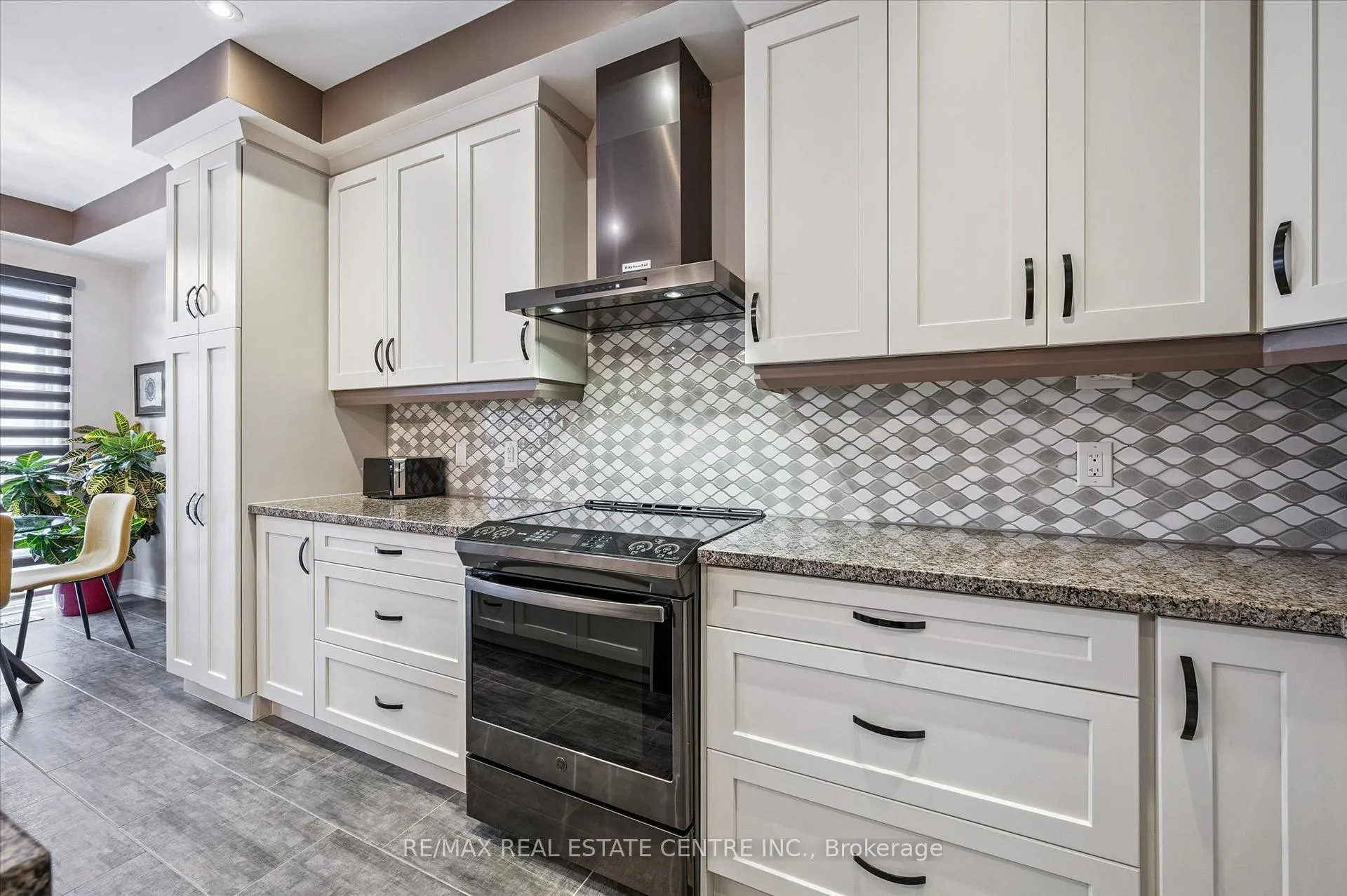 Photo 16 of 42 Stonehill Avenue, Kitchener — HOMEH