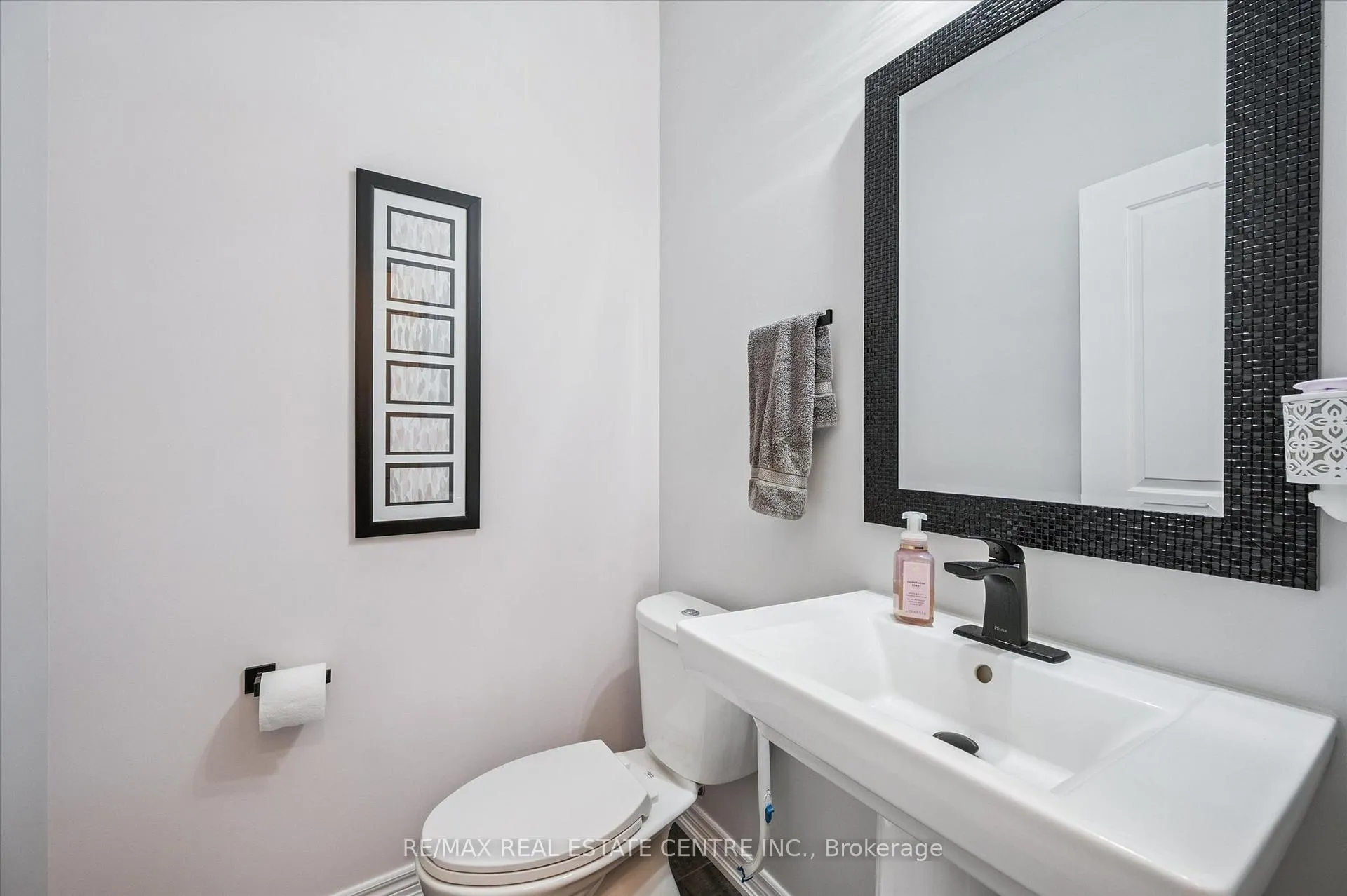 Photo 18 of 42 Stonehill Avenue, Kitchener — HOMEH