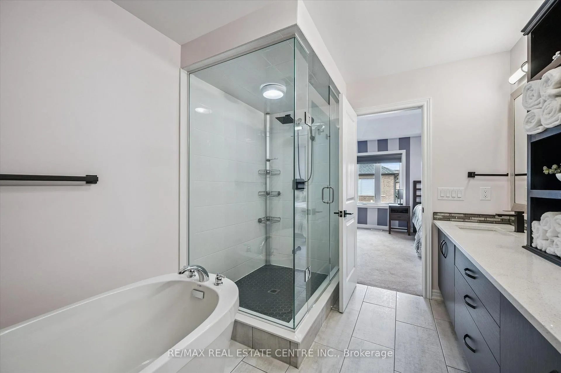 Photo 24 of 42 Stonehill Avenue, Kitchener — HOMEH
