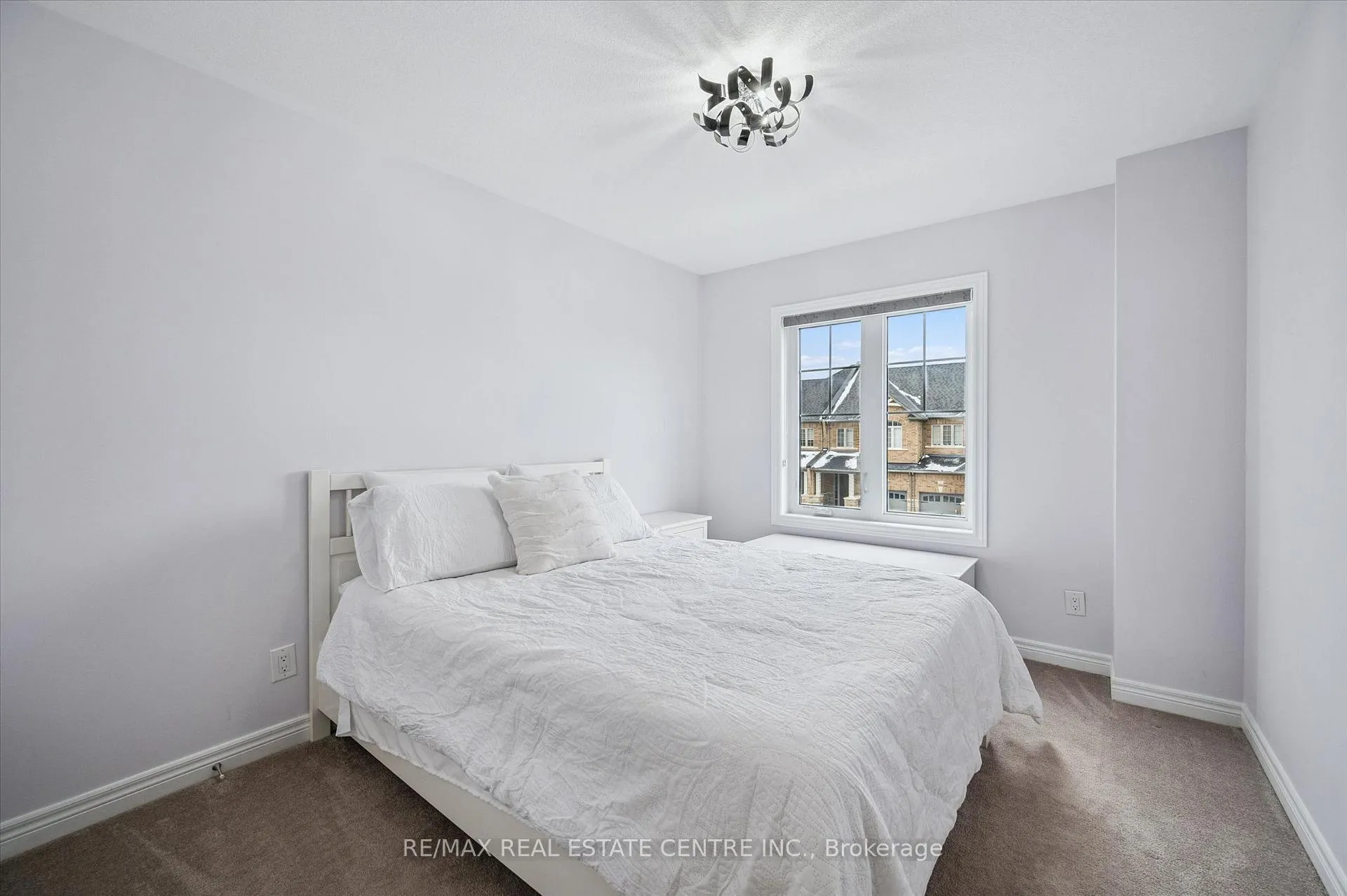 Photo 25 of 42 Stonehill Avenue, Kitchener — HOMEH
