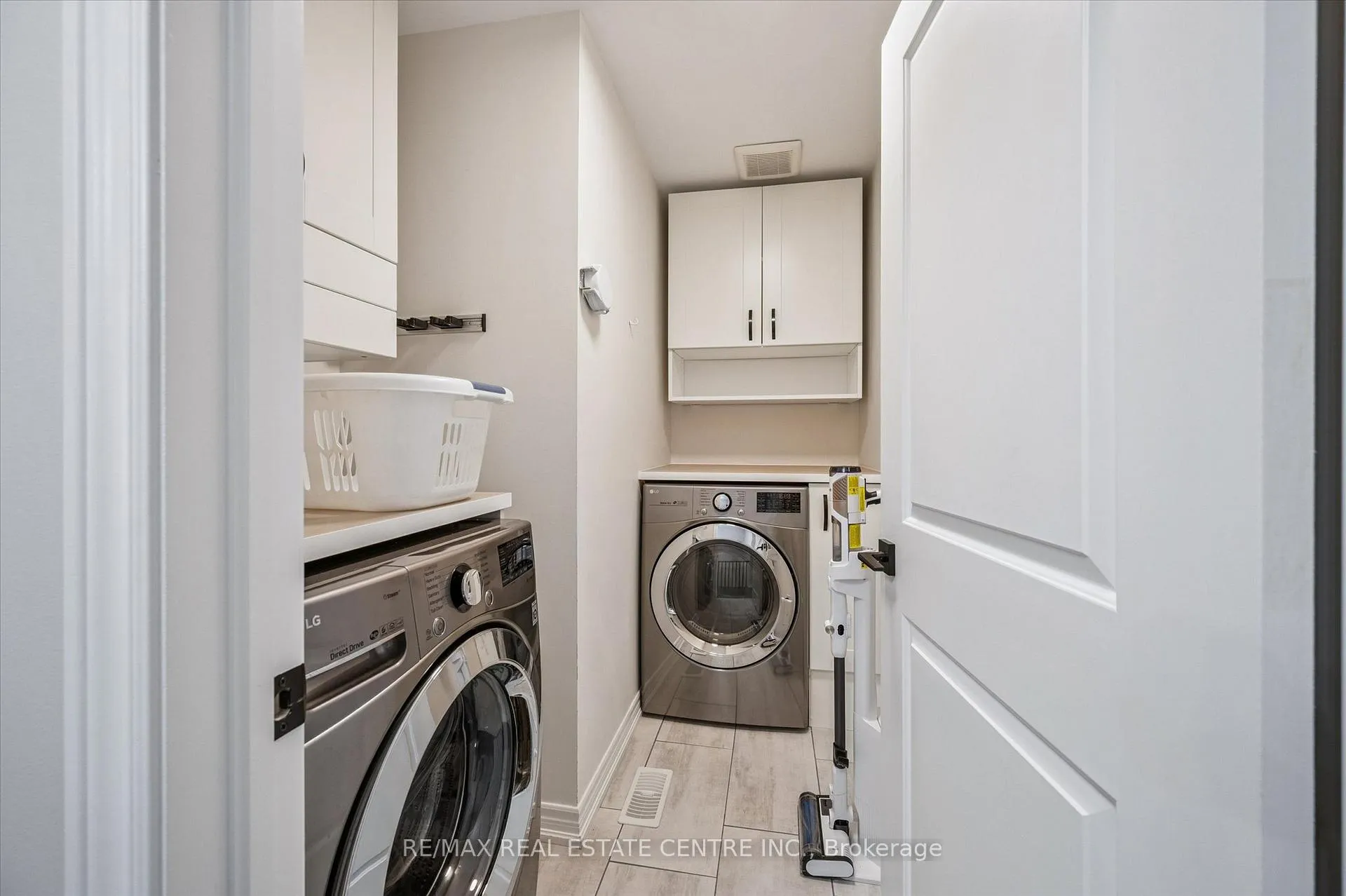 Photo 30 of 42 Stonehill Avenue, Kitchener — HOMEH