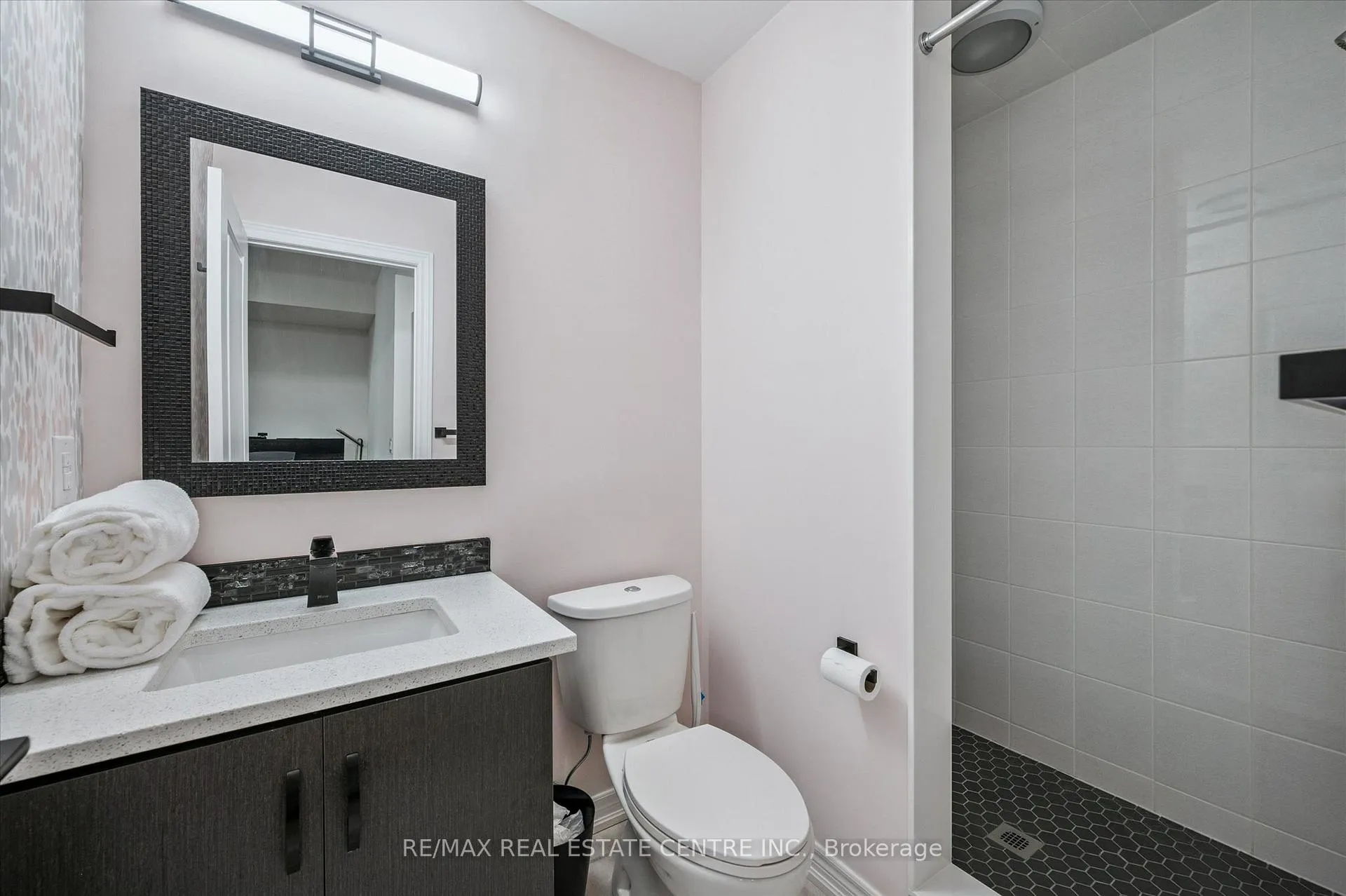 Photo 33 of 42 Stonehill Avenue, Kitchener — HOMEH