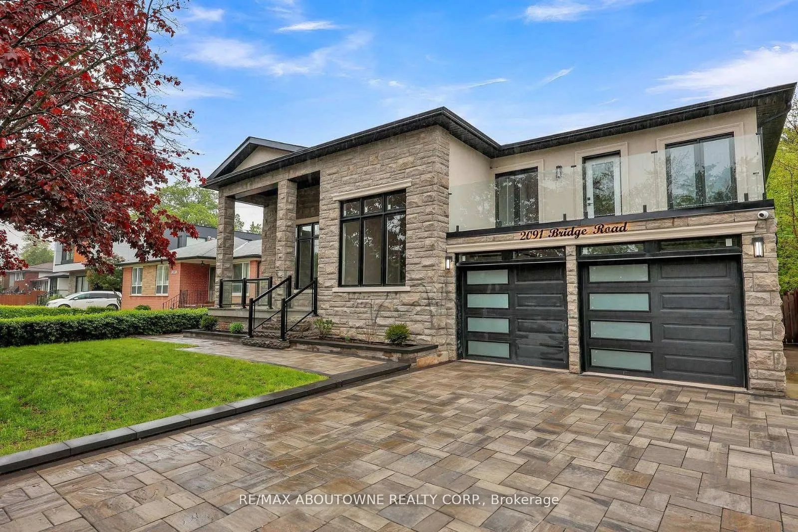 Photo 3 of 2091 Bridge Road, Oakville, West — HOMEH