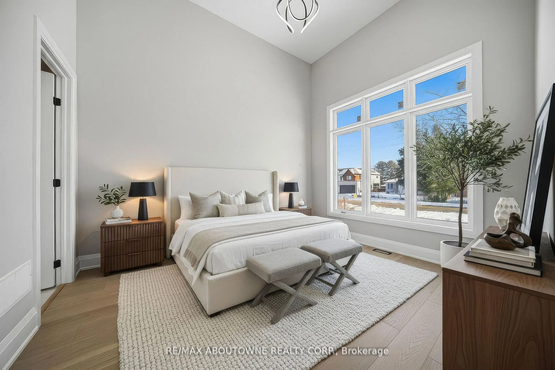 Photo 5 of 2091 Bridge Road, Oakville, West — HOMEH