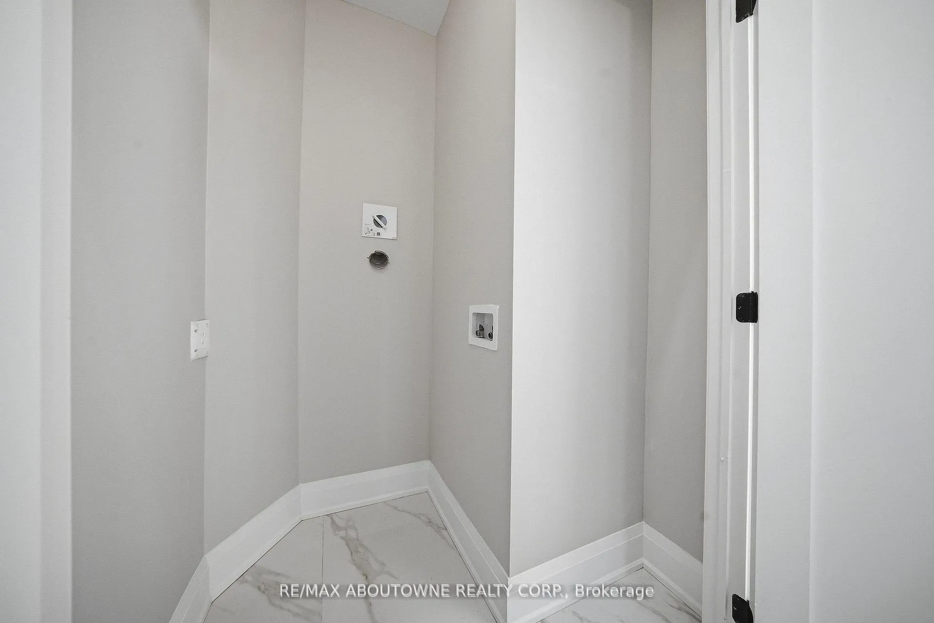 Photo 17 of 2091 Bridge Road, Oakville, West — HOMEH