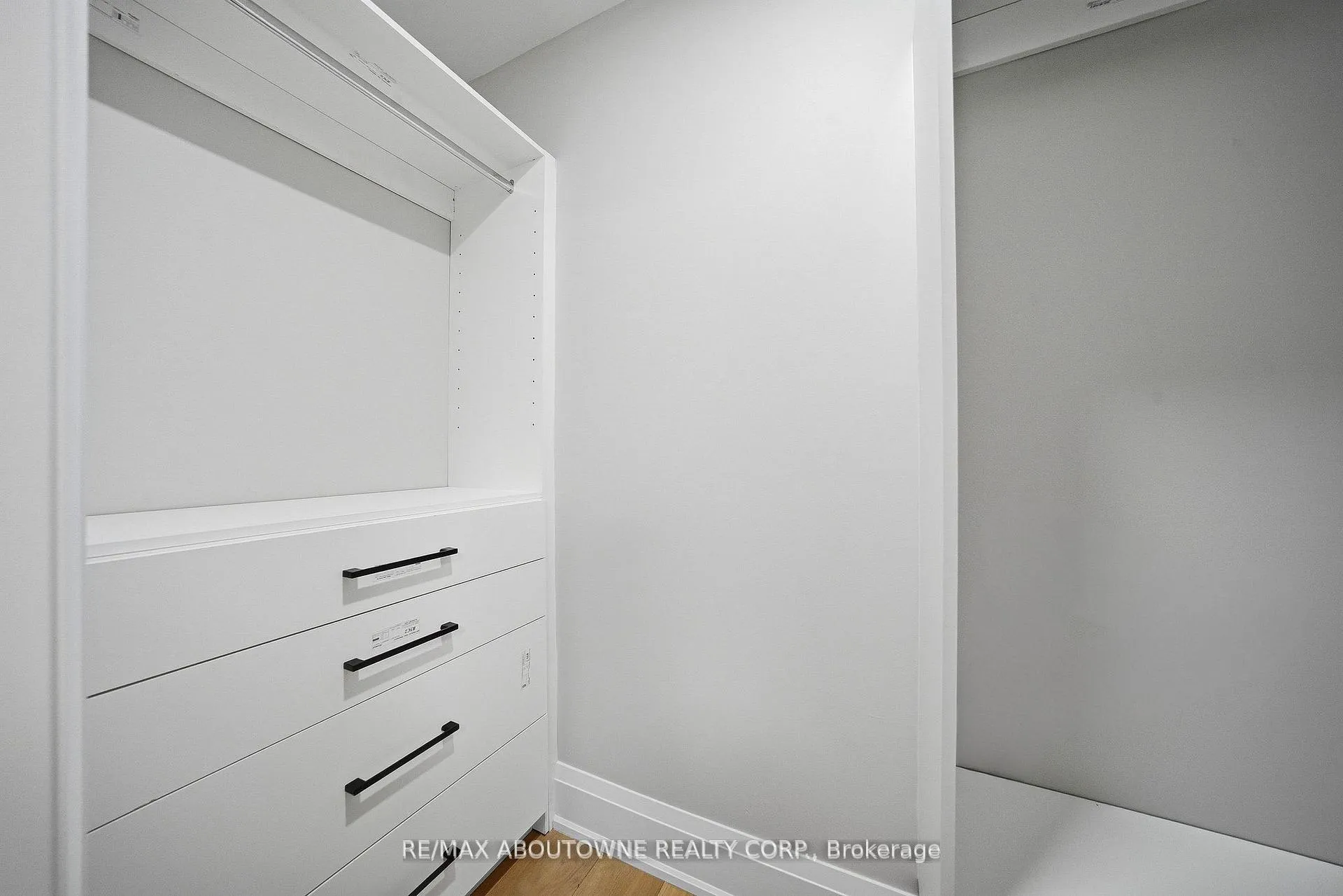 Photo 20 of 2091 Bridge Road, Oakville, West — HOMEH