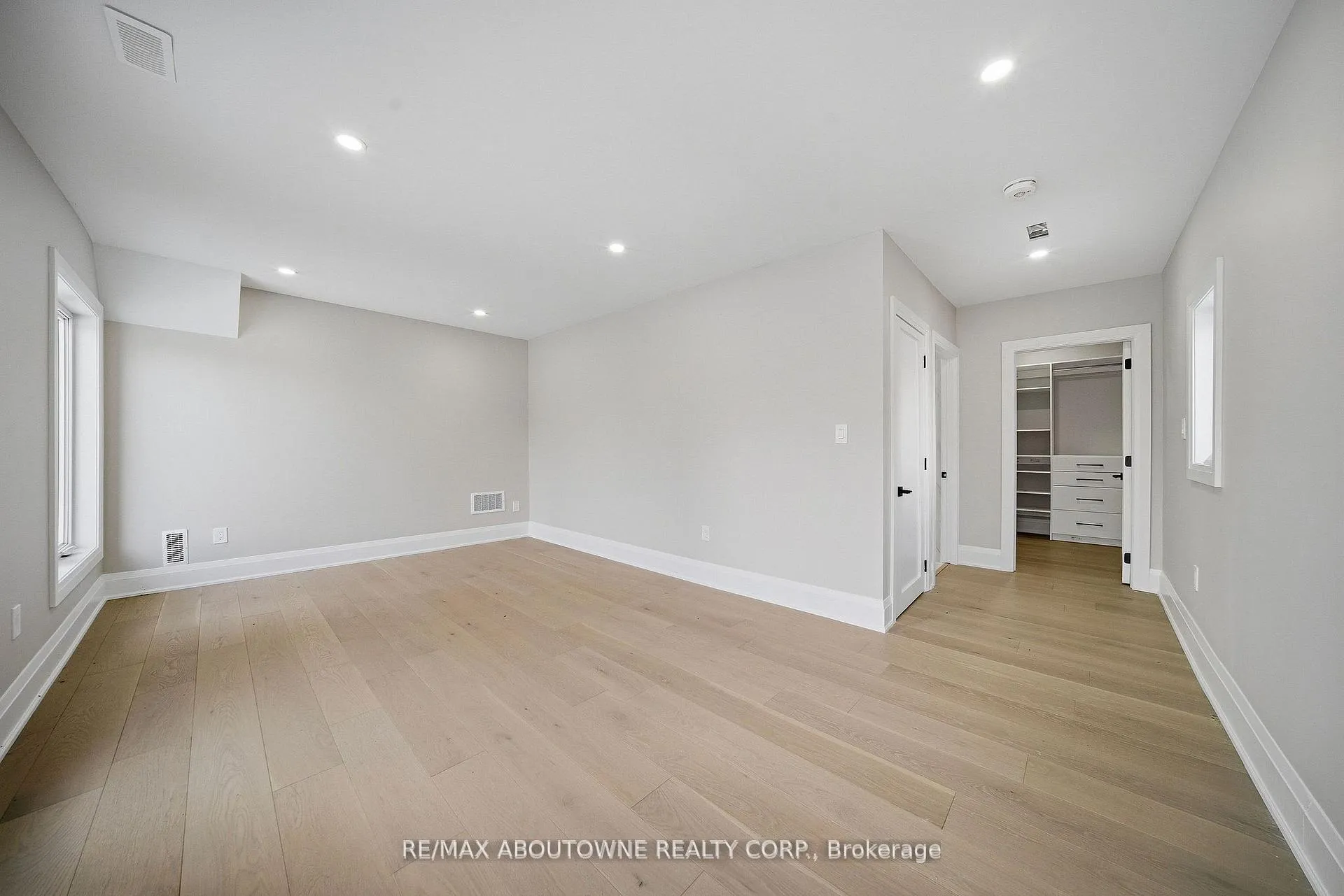 Photo 22 of 2091 Bridge Road, Oakville, West — HOMEH