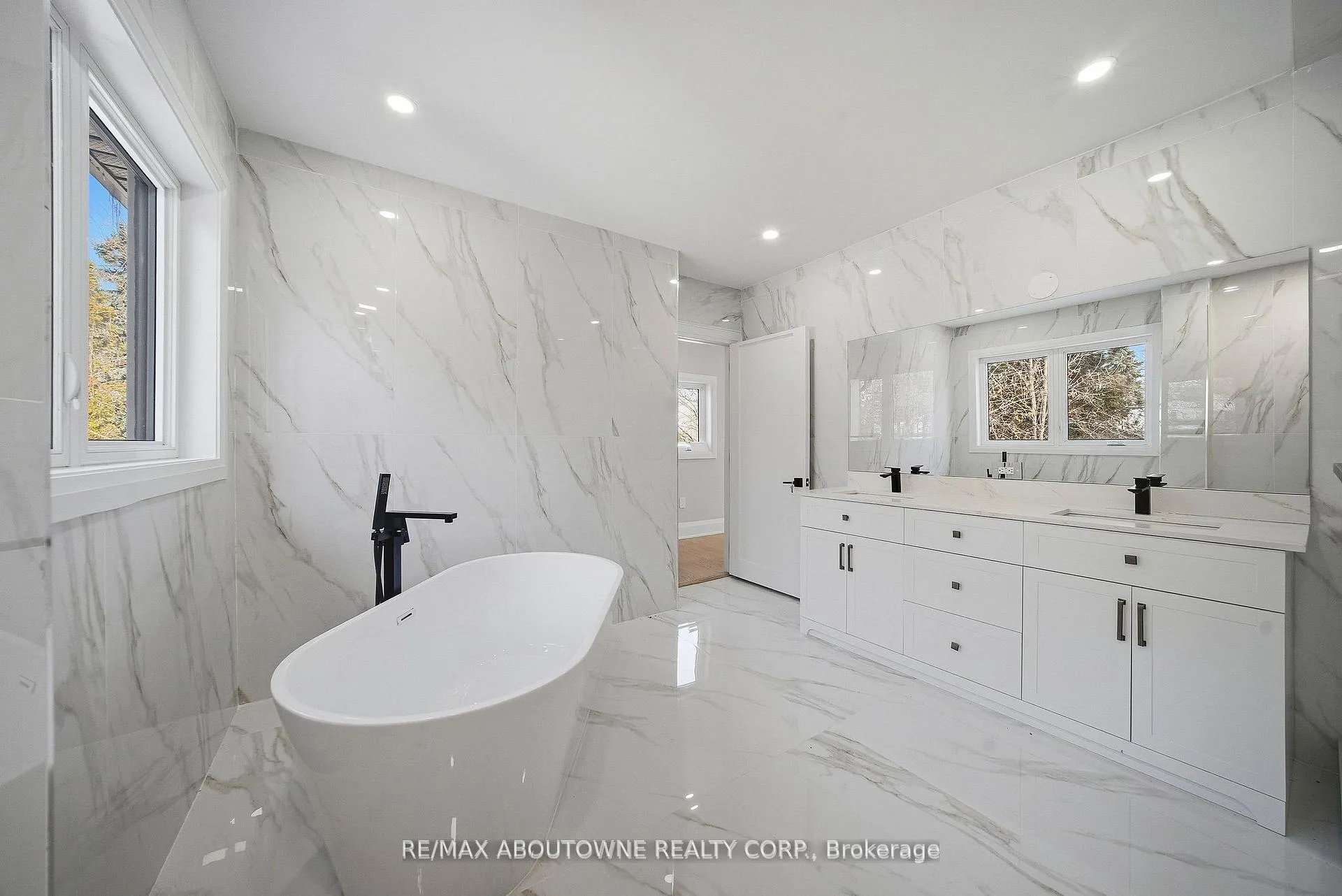 Photo 24 of 2091 Bridge Road, Oakville, West — HOMEH