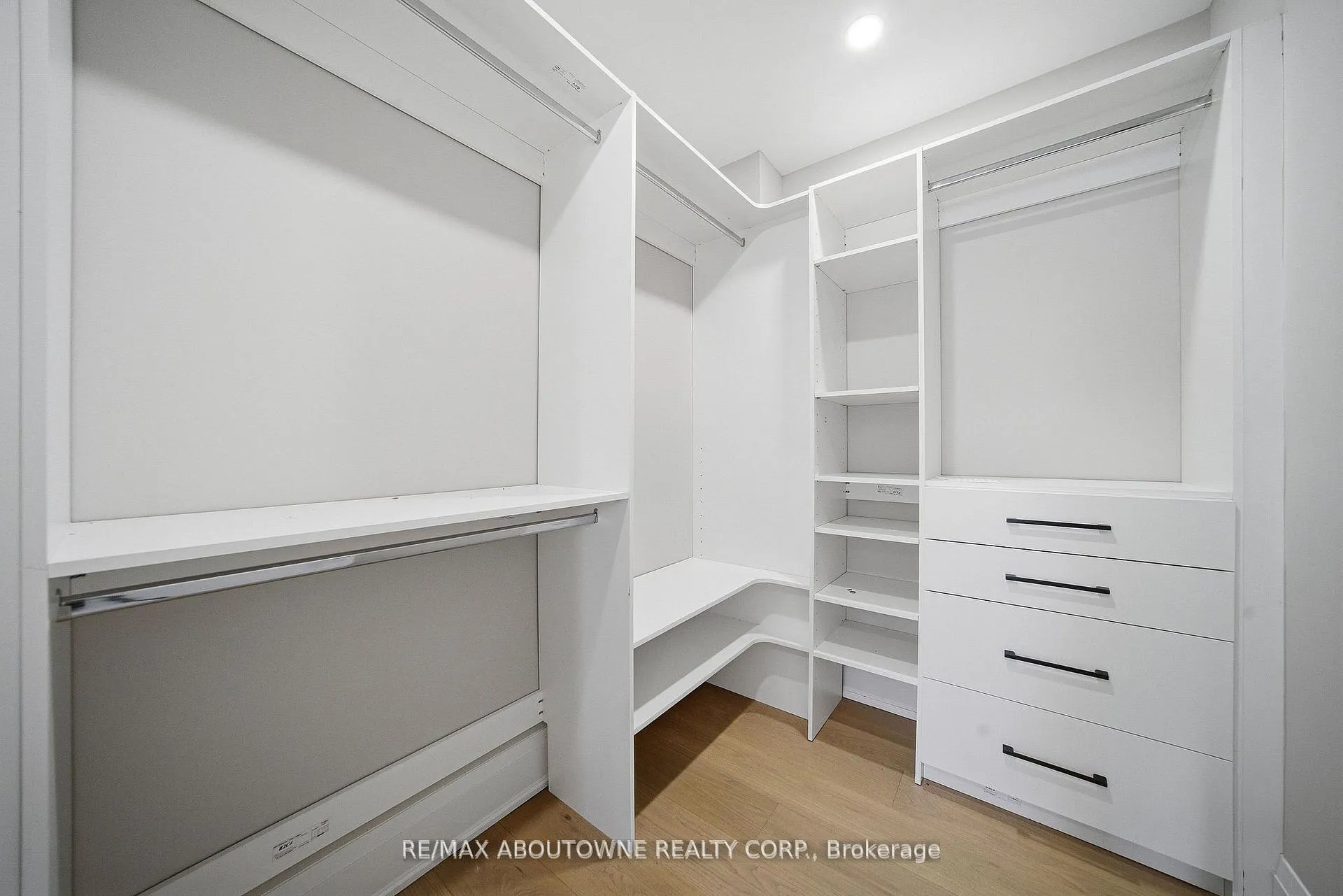 Photo 25 of 2091 Bridge Road, Oakville, West — HOMEH