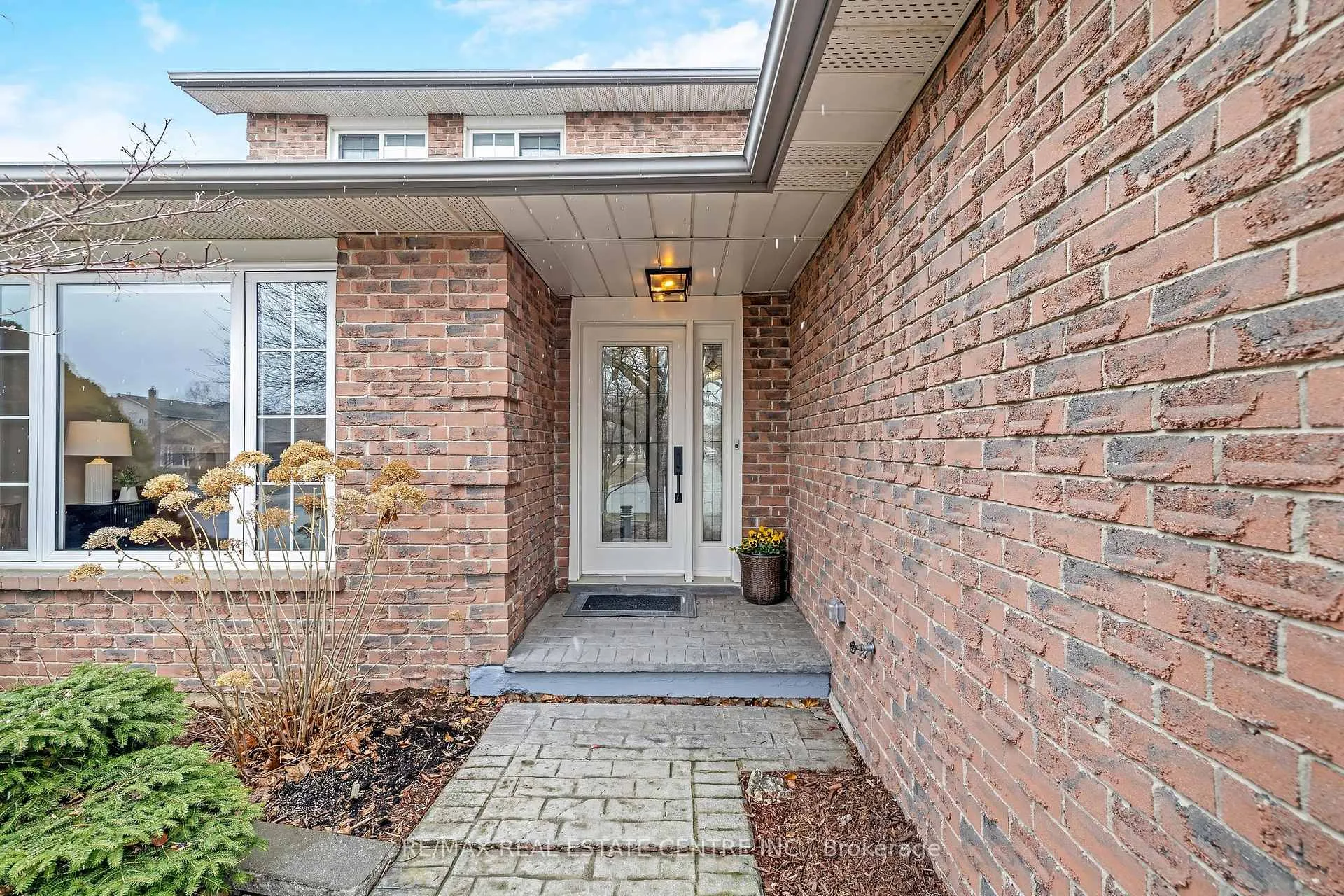 Photo 2 of 517 Farmstead Drive, Milton, Bronte Meadows — HOMEH