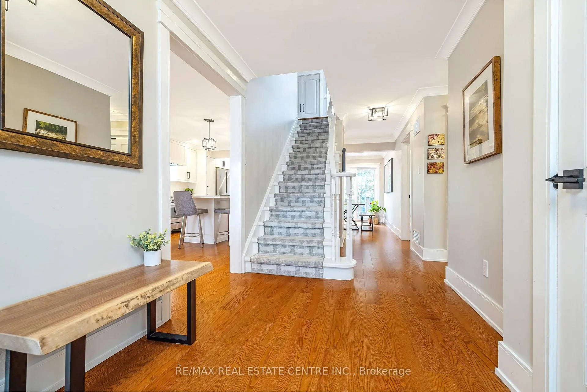 Photo 3 of 517 Farmstead Drive, Milton, Bronte Meadows — HOMEH