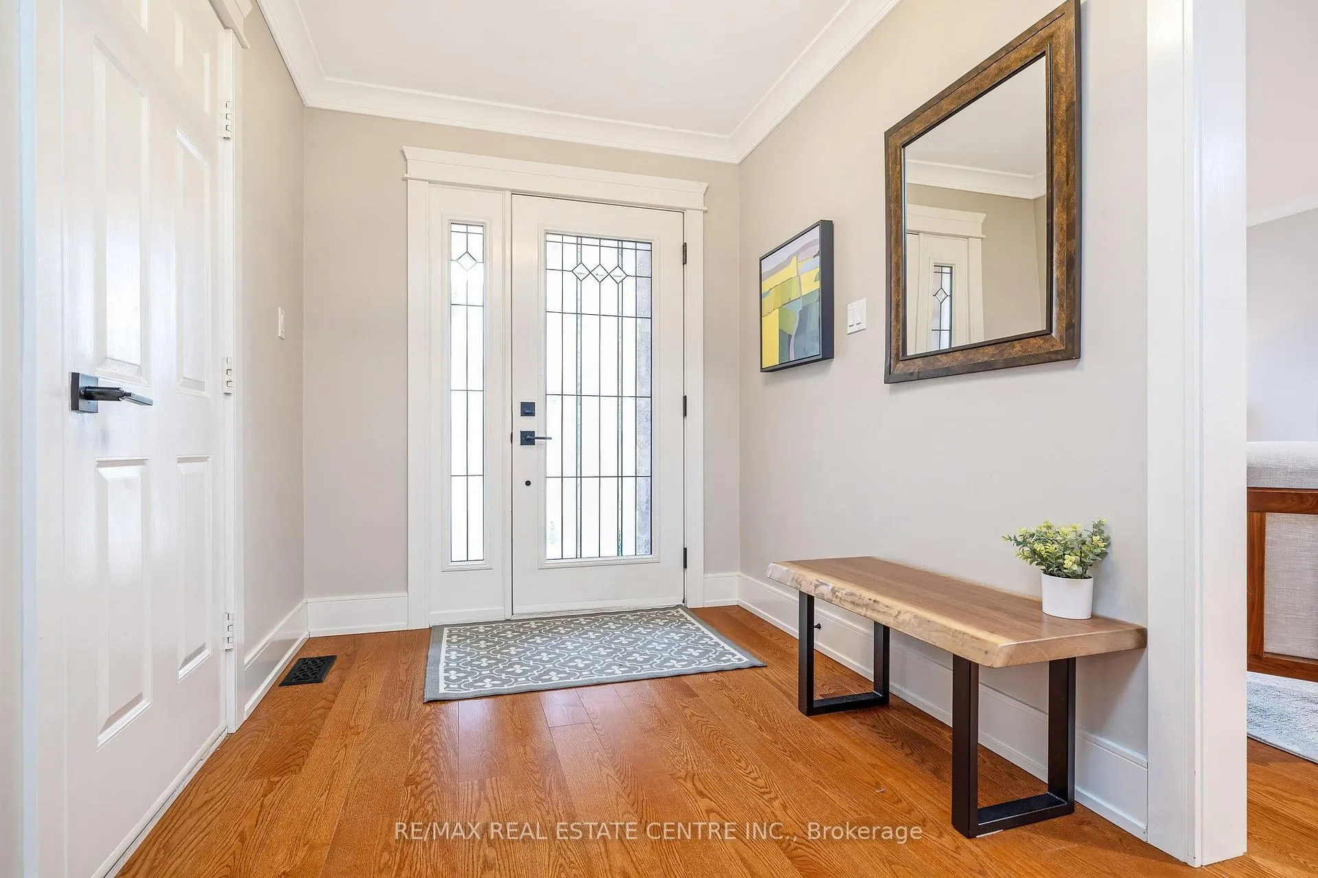 Photo 4 of 517 Farmstead Drive, Milton, Bronte Meadows — HOMEH