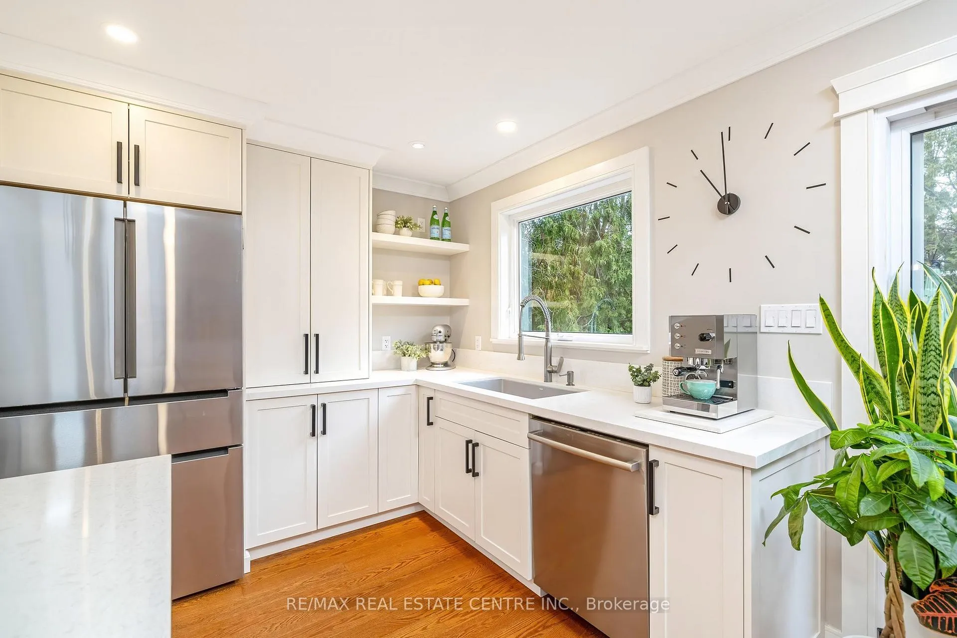 Photo 8 of 517 Farmstead Drive, Milton, Bronte Meadows — HOMEH