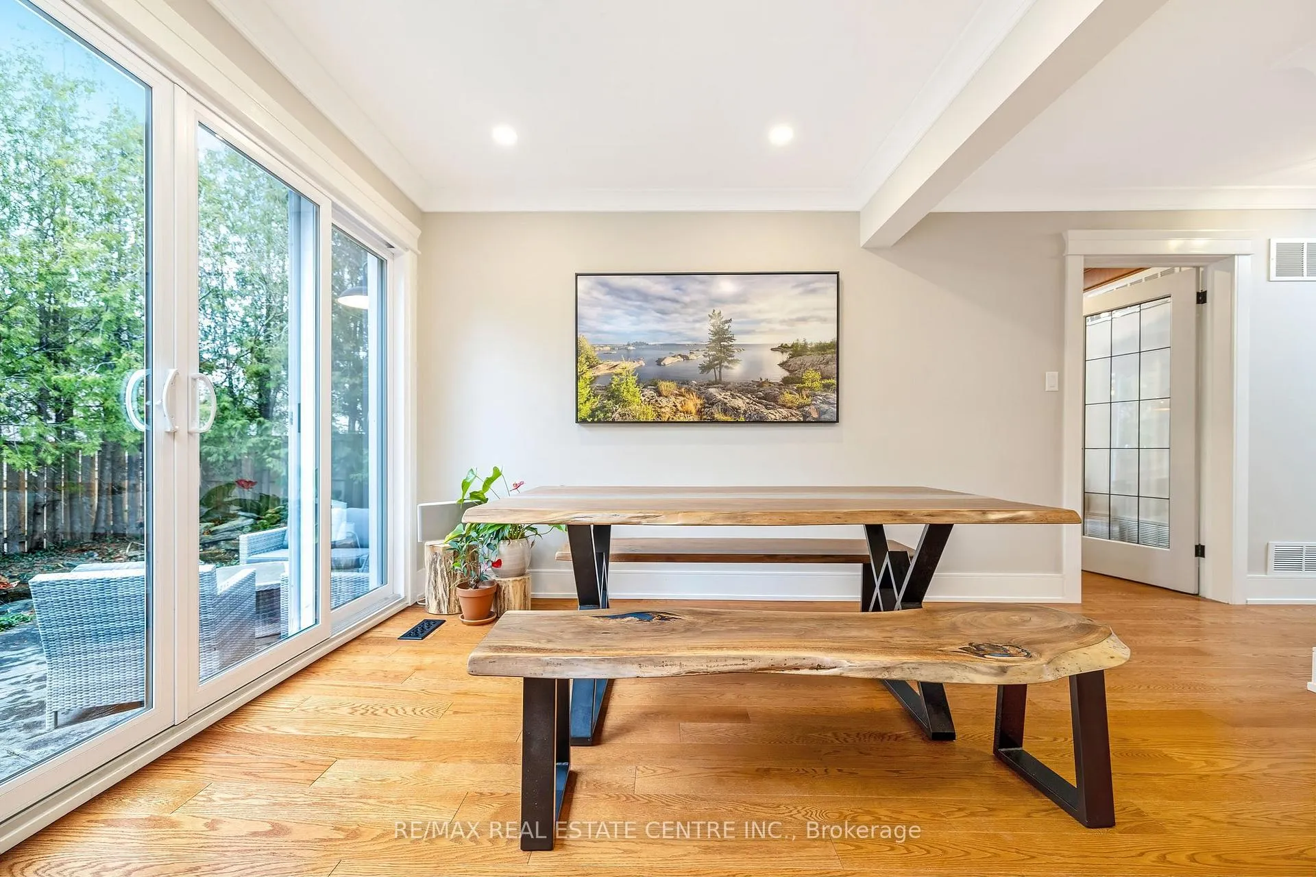 Photo 13 of 517 Farmstead Drive, Milton, Bronte Meadows — HOMEH