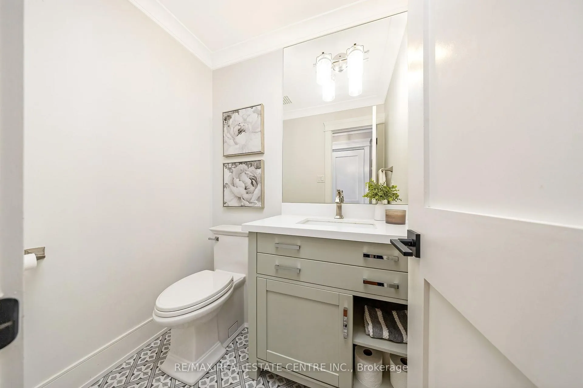 Photo 18 of 517 Farmstead Drive, Milton, Bronte Meadows — HOMEH