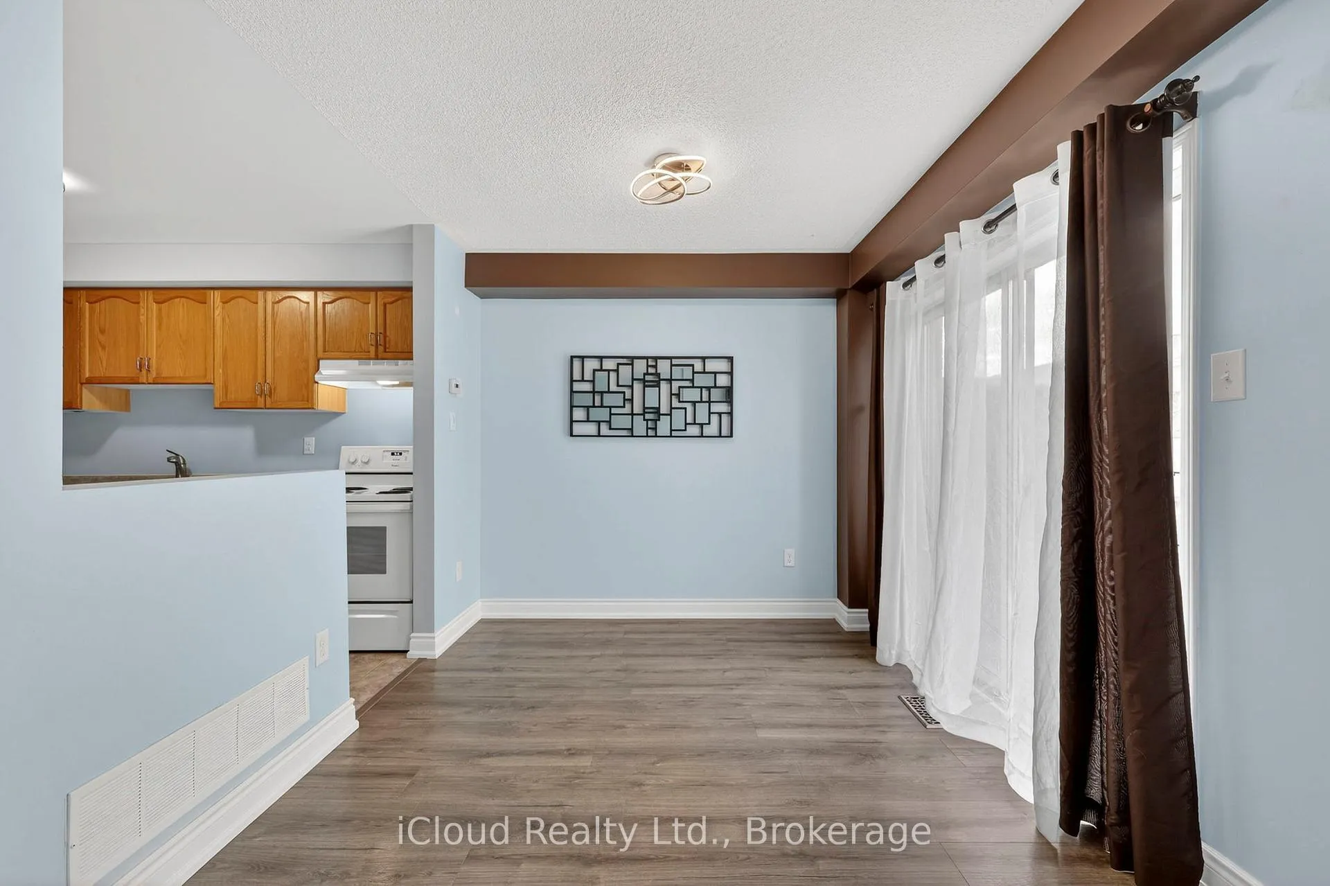 Photo 8 of 152 Pickett Crescent, Barrie, Painswick North — HOMEH