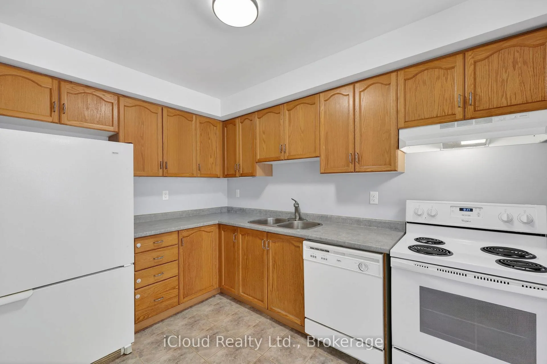 Photo 9 of 152 Pickett Crescent, Barrie, Painswick North — HOMEH