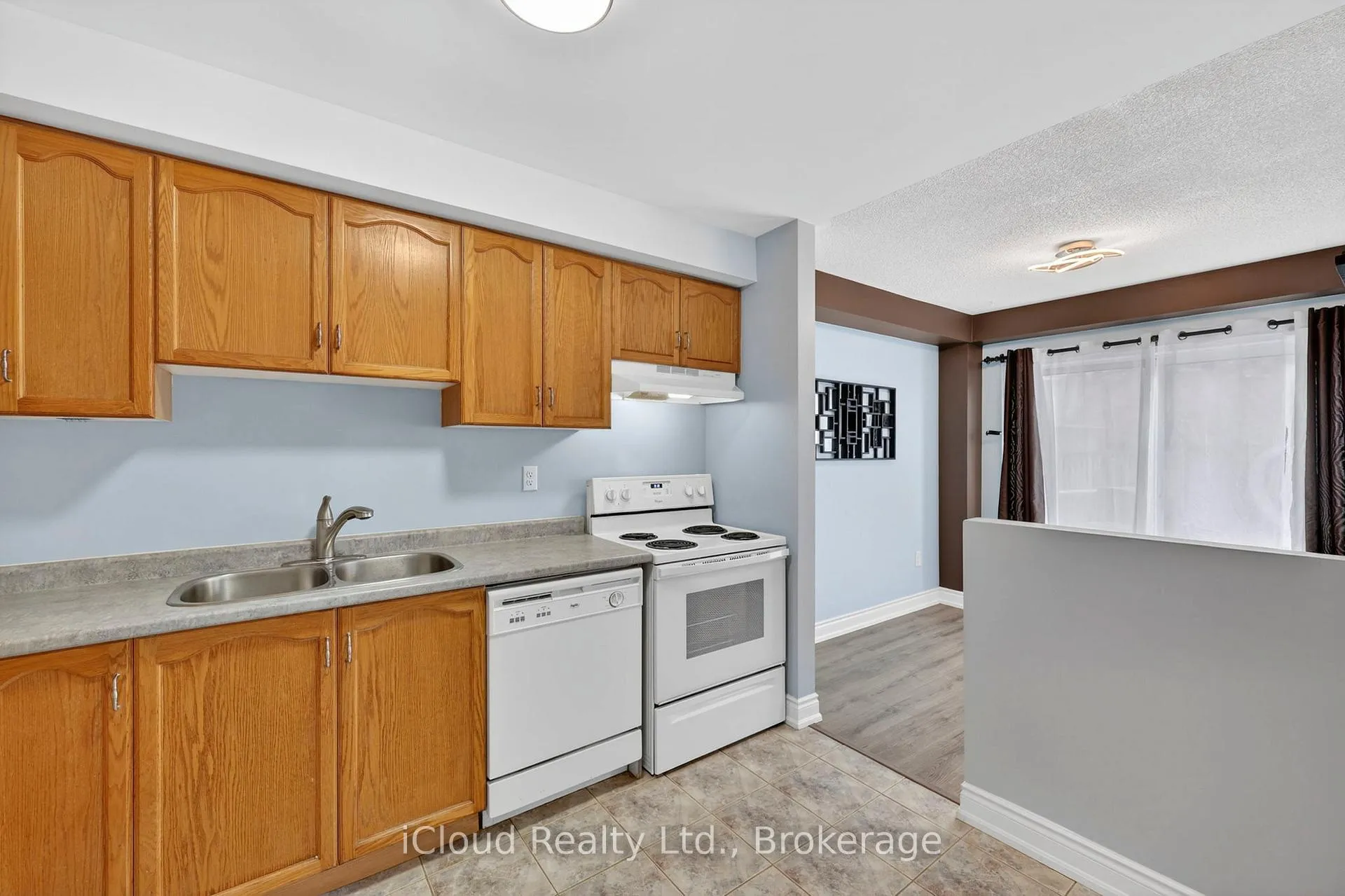 Photo 10 of 152 Pickett Crescent, Barrie, Painswick North — HOMEH