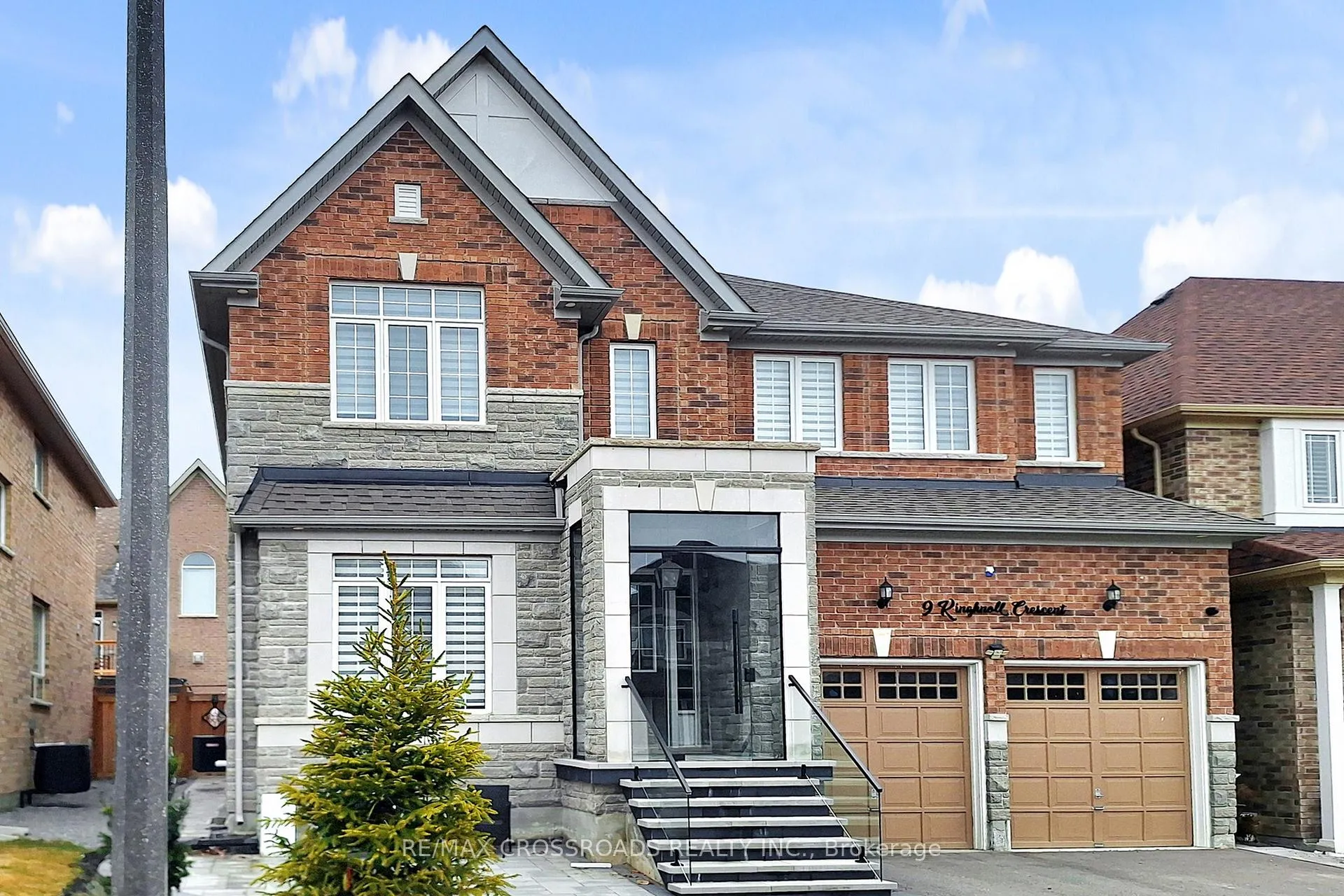 Front of 9 Kingknoll Crescent