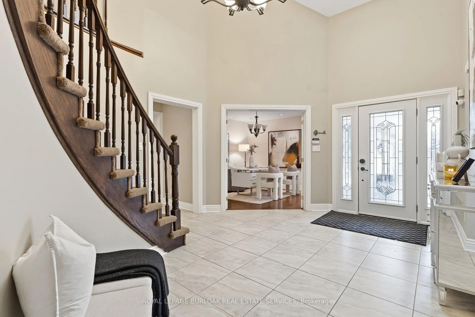 Photo 4 of 117 Miller Drive, Hamilton, Ancaster — HOMEH
