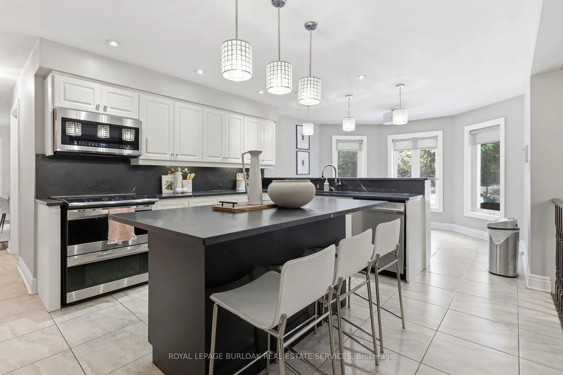 Photo 8 of 117 Miller Drive, Hamilton, Ancaster — HOMEH