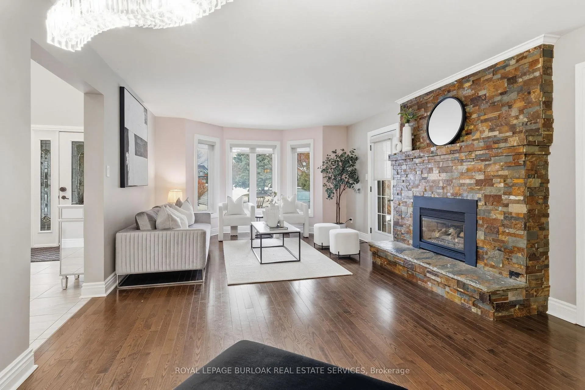 Photo 13 of 117 Miller Drive, Hamilton, Ancaster — HOMEH