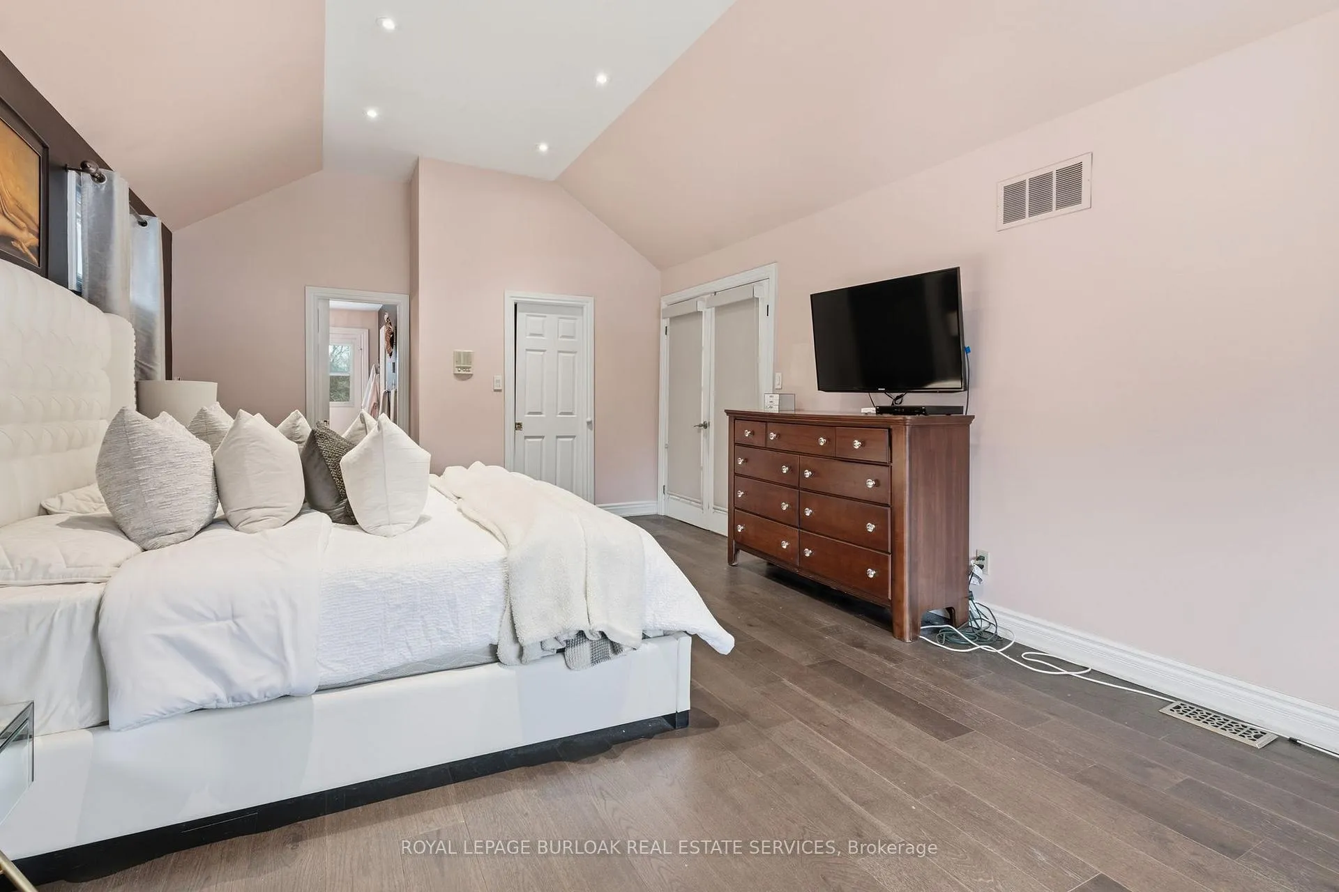 Photo 18 of 117 Miller Drive, Hamilton, Ancaster — HOMEH