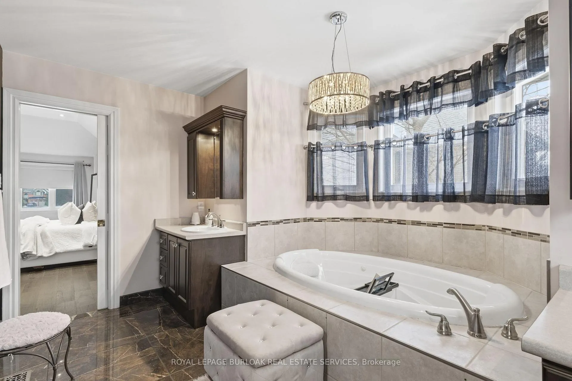 Photo 21 of 117 Miller Drive, Hamilton, Ancaster — HOMEH