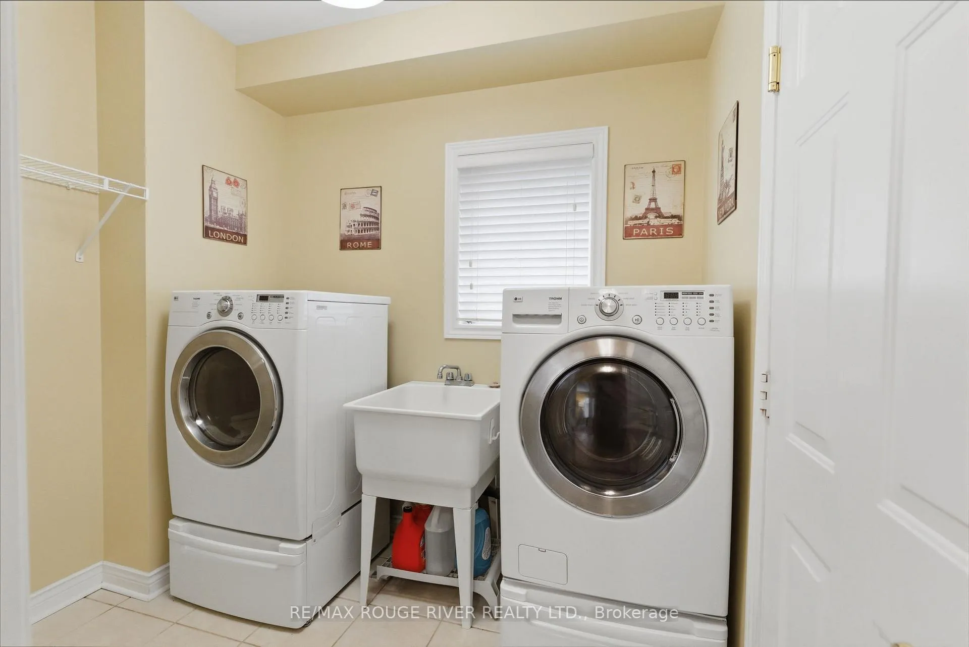 Photo 25 of 11 Bugelli Drive, Whitby, Taunton North — HOMEH