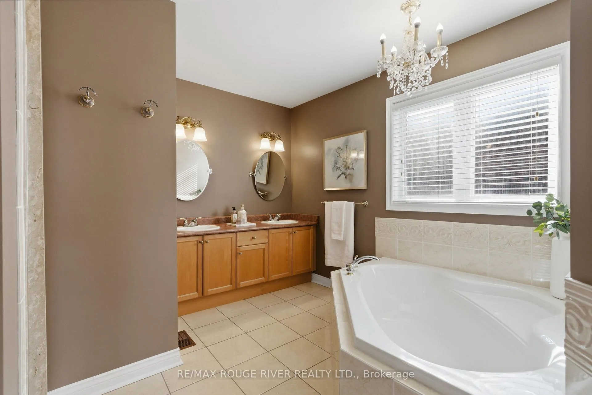 Photo 33 of 11 Bugelli Drive, Whitby, Taunton North — HOMEH