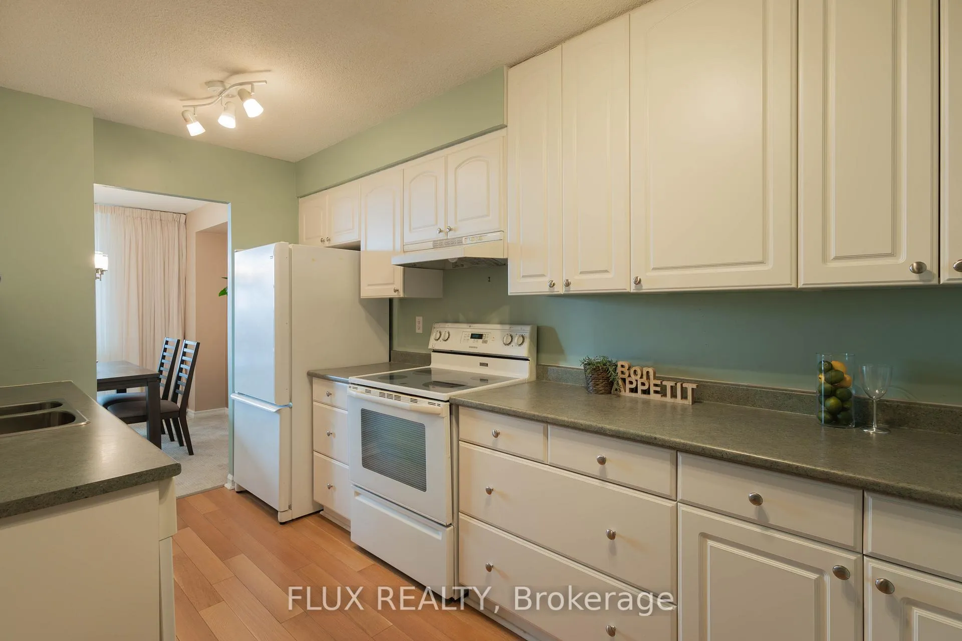 Photo 12 of Unit 1408, 225 Harvard Place, Waterloo — HOMEH
