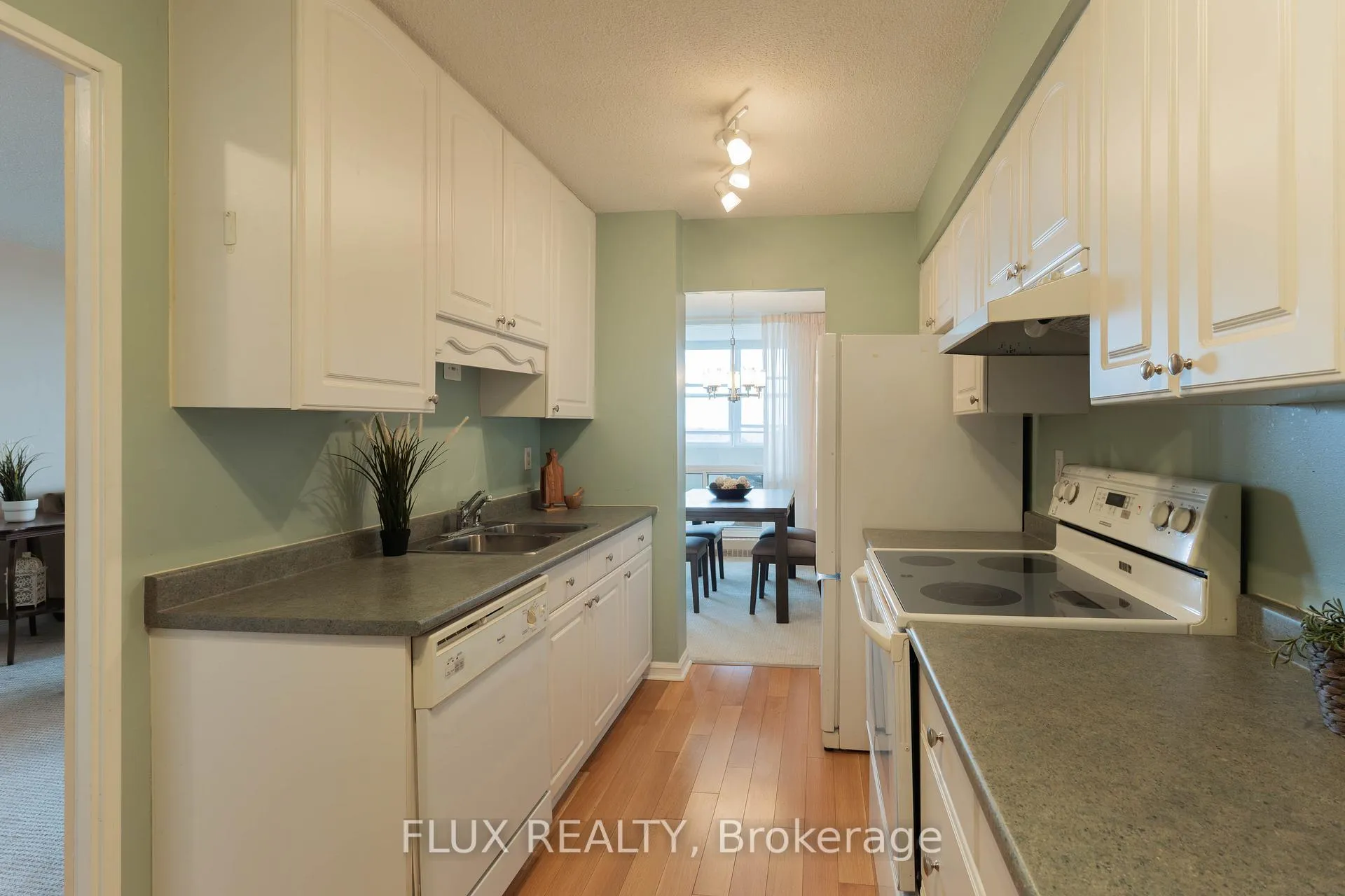 Photo 13 of Unit 1408, 225 Harvard Place, Waterloo — HOMEH