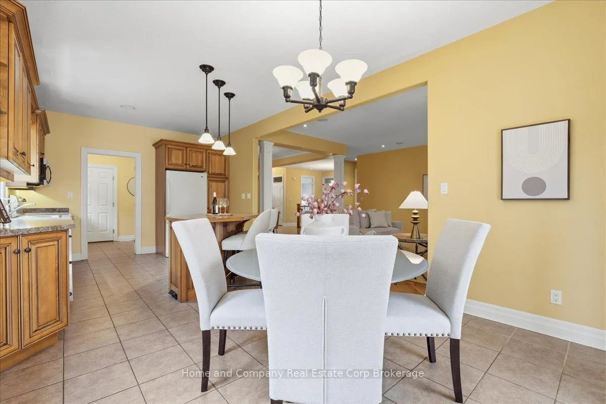 Photo 14 of 28 North Pointe Drive, Stratford — HOMEH