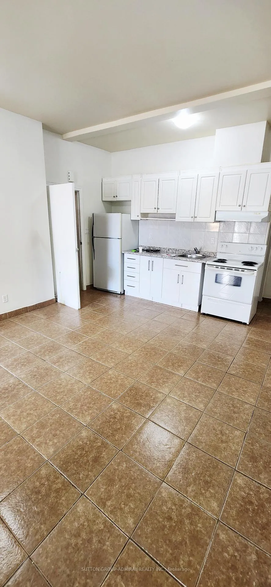 Photo 2 of Unit Upper, 1040A St Clair Avenue, Toronto, Oakwood Village — HOMEH